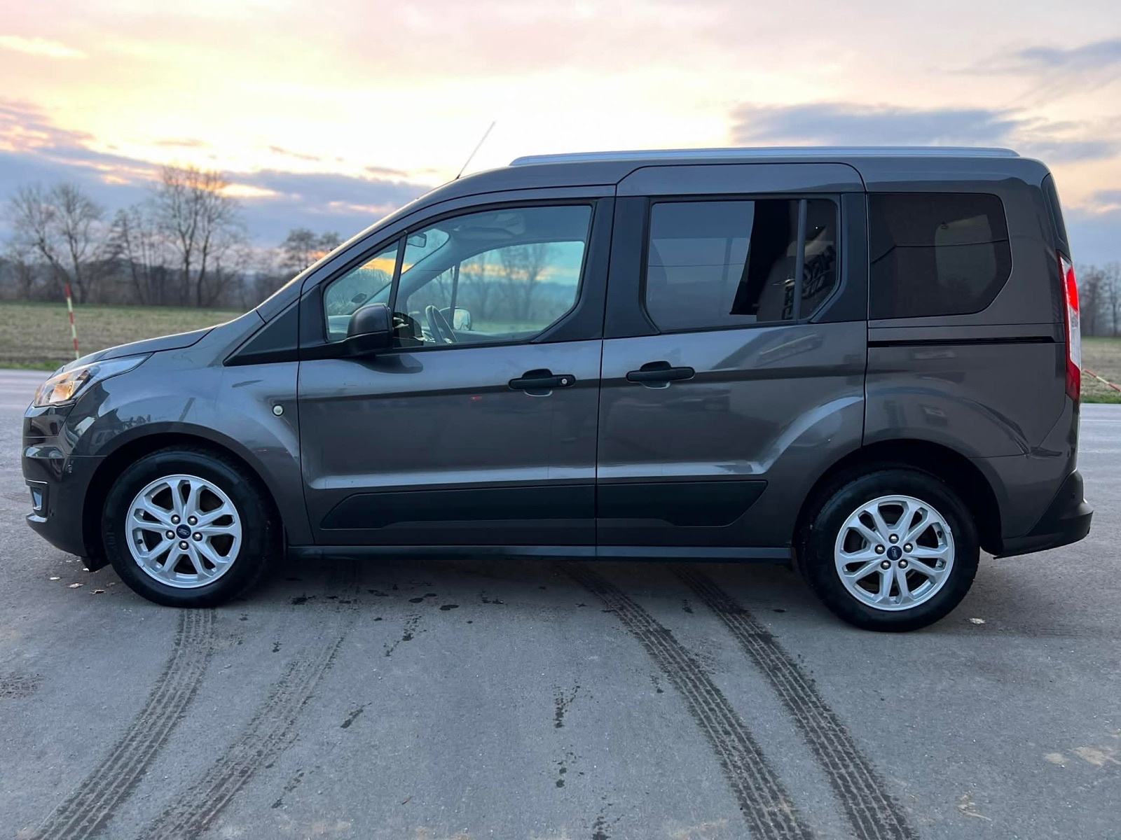 Ford Tourneo Connect 1,5 TDCi, fotografija 4
