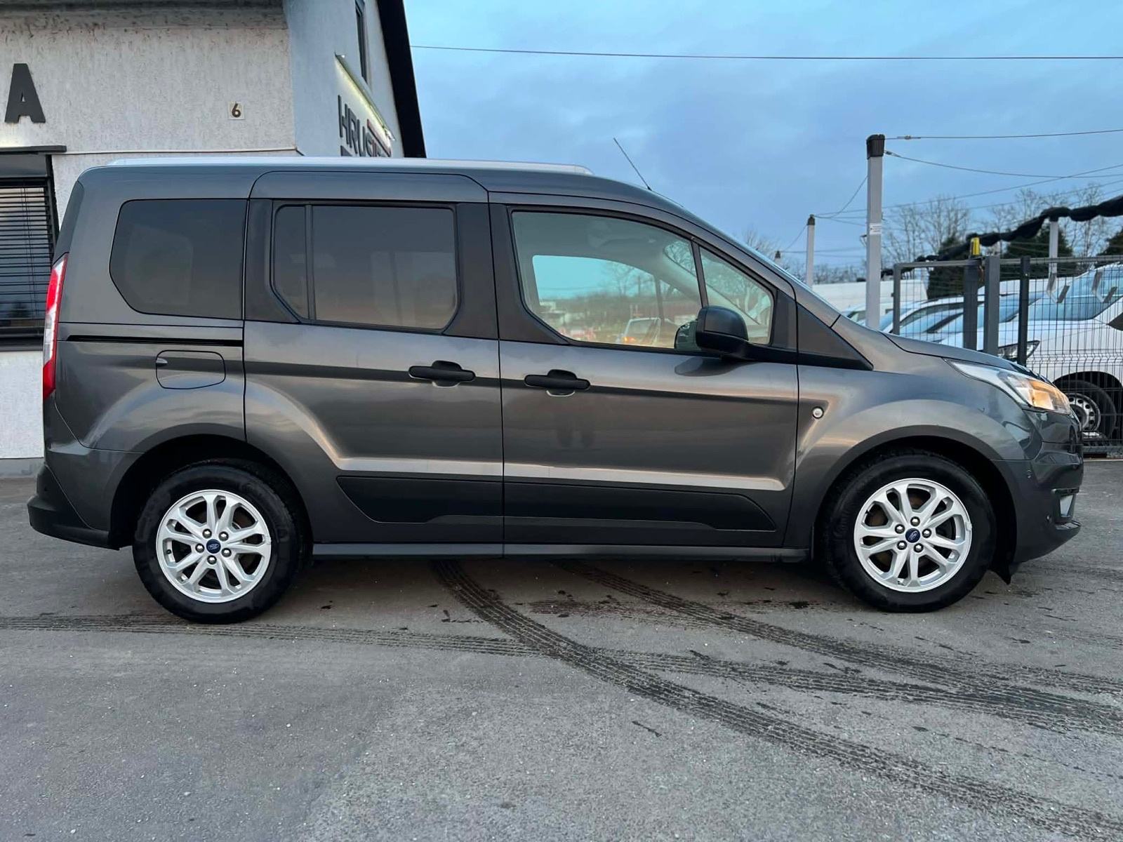 Ford Tourneo Connect 1,5 TDCi, fotografija 8