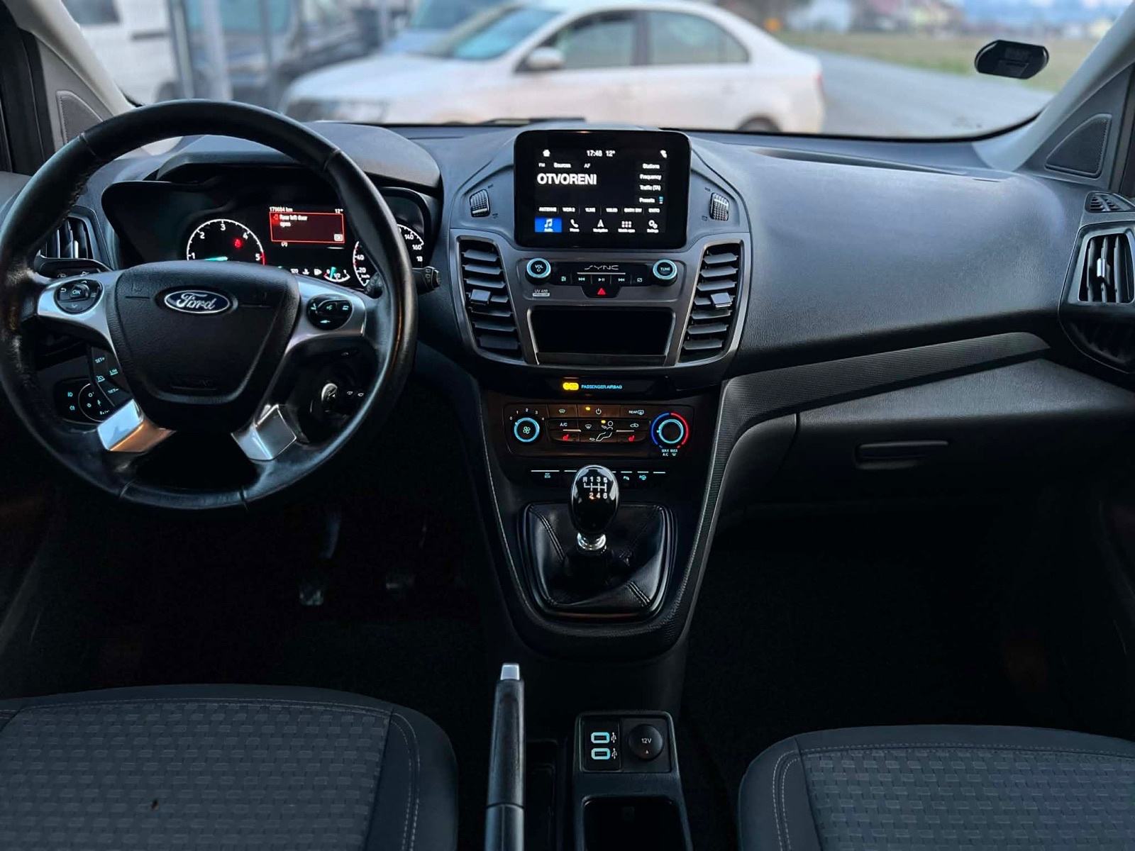 Ford Tourneo Connect 1,5 TDCi, fotografija 9