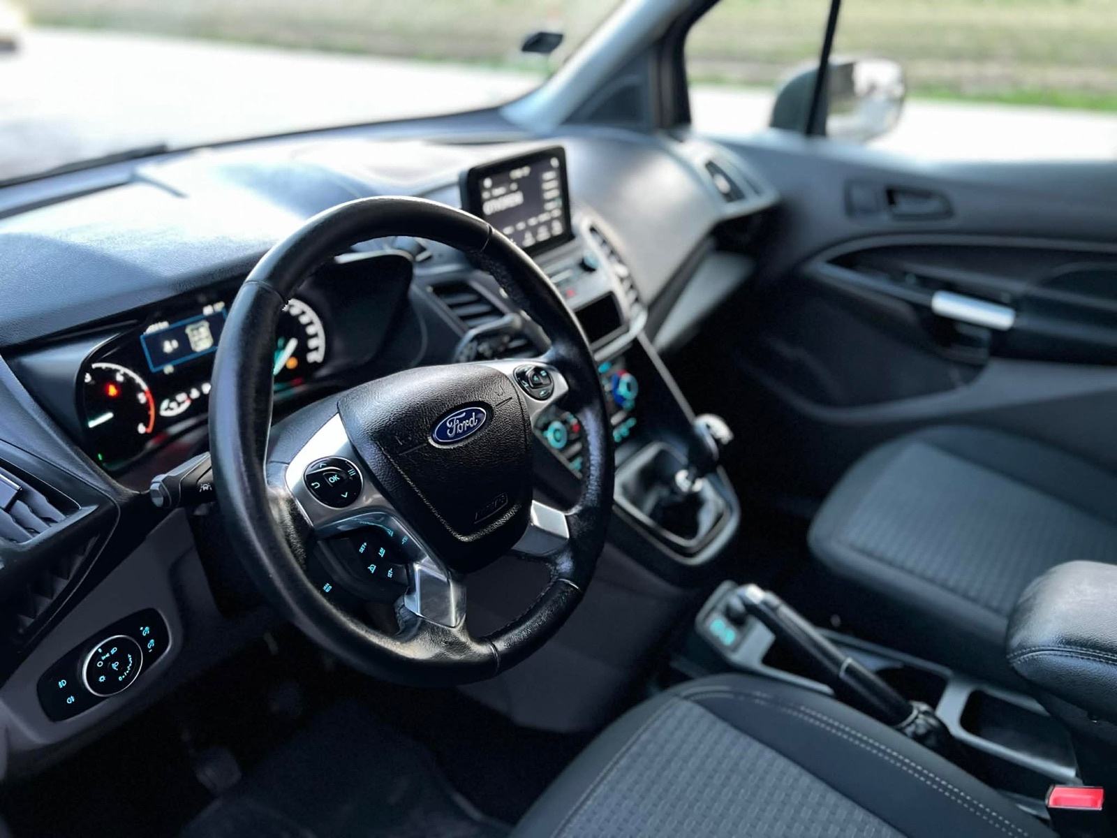 Ford Tourneo Connect 1,5 TDCi, fotografija 10