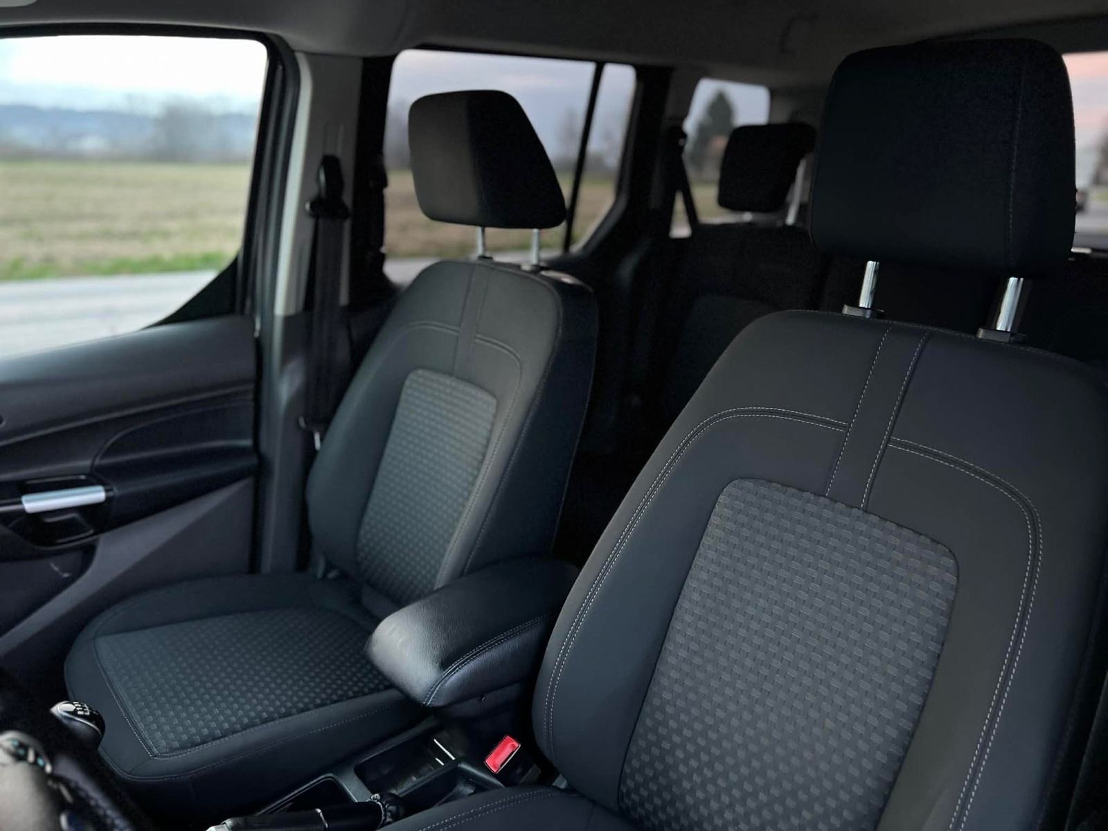 Ford Tourneo Connect 1,5 TDCi, fotografija 11
