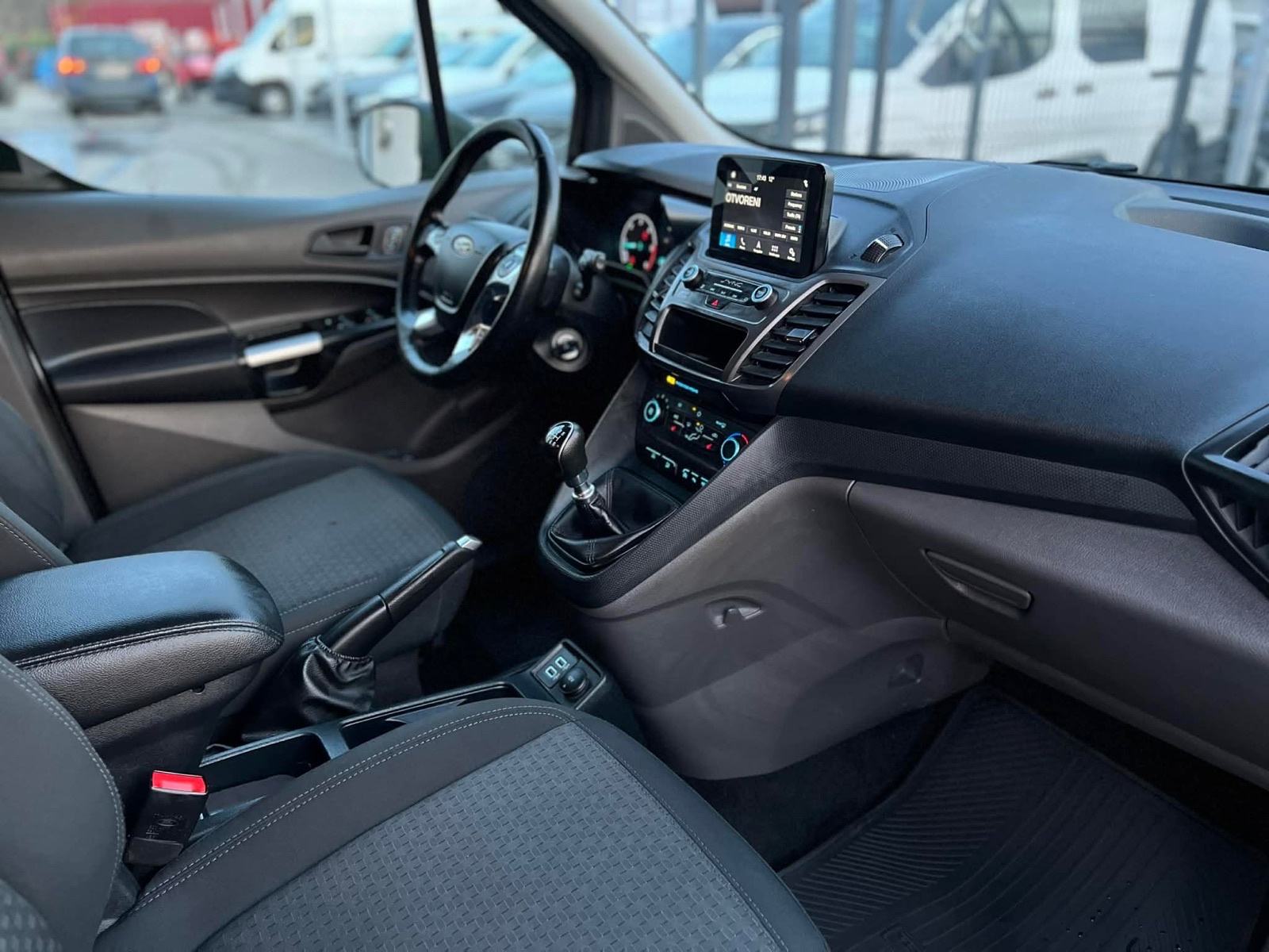 Ford Tourneo Connect 1,5 TDCi, fotografija 12