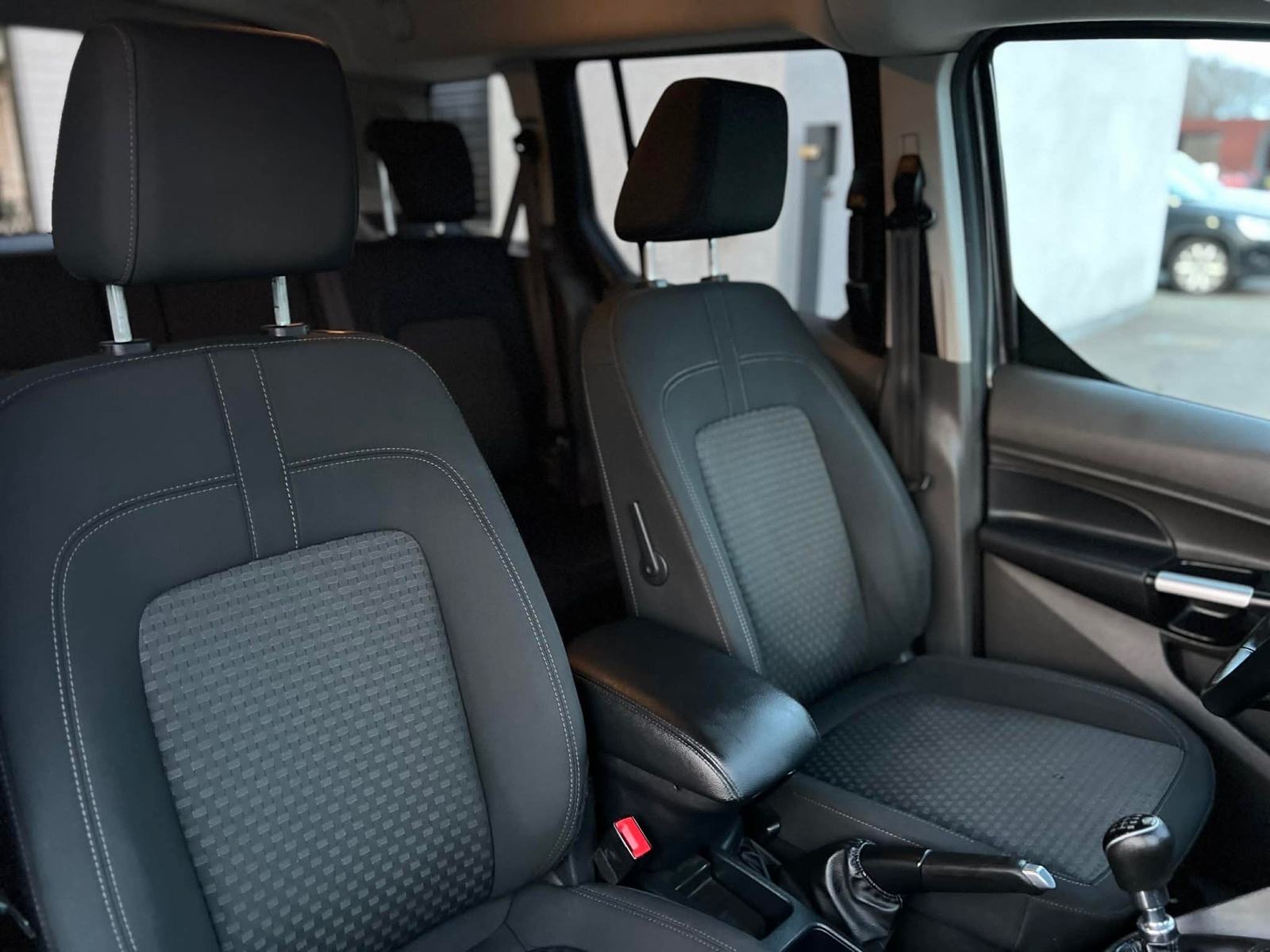 Ford Tourneo Connect 1,5 TDCi, fotografija 13