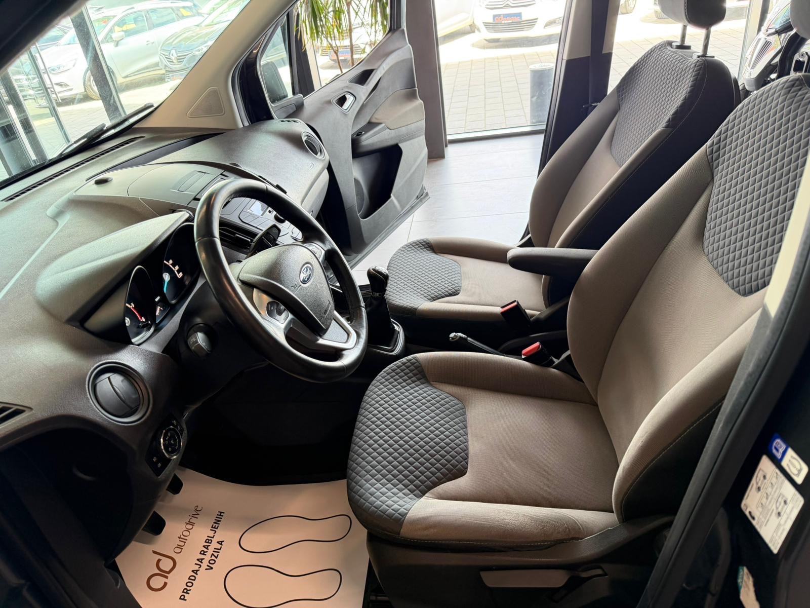 Ford Tourneo Courier 1.5 TDCI KLIMA • REGISTRIRAN • AUTOKREDIT, fotografija 15
