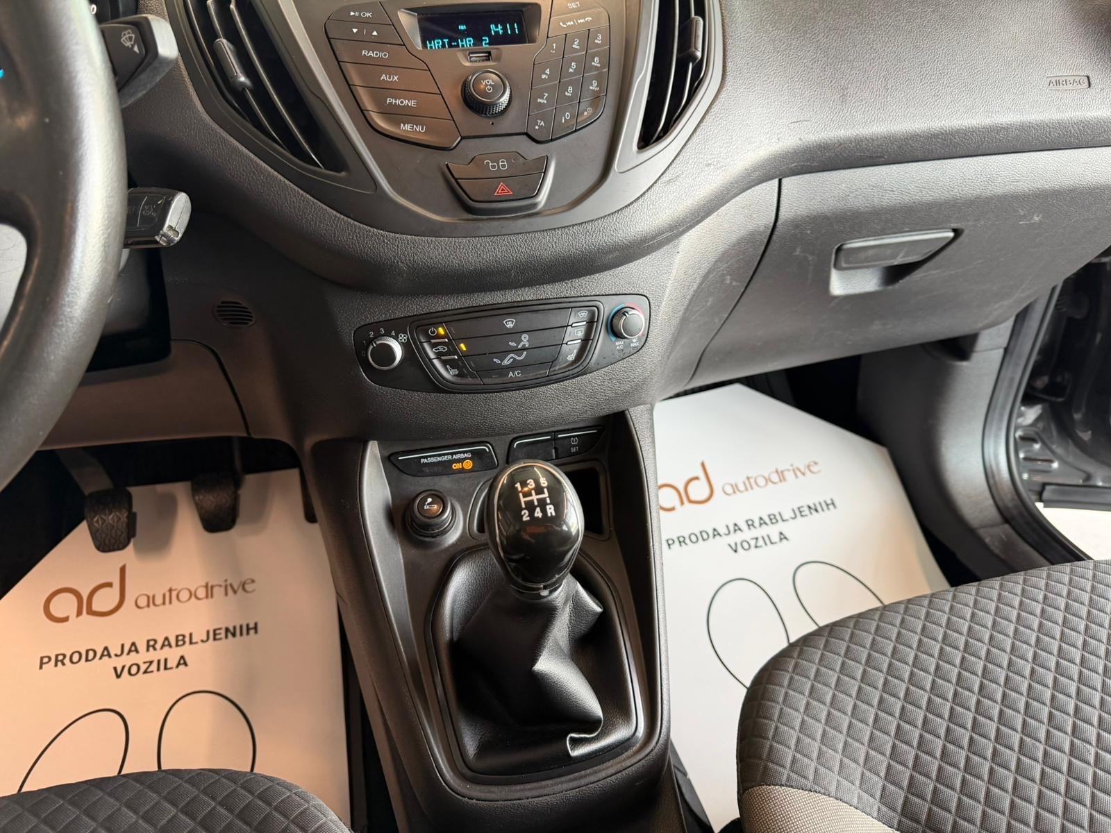 Ford Tourneo Courier 1.5 TDCI KLIMA • REGISTRIRAN • AUTOKREDIT, fotografija 20
