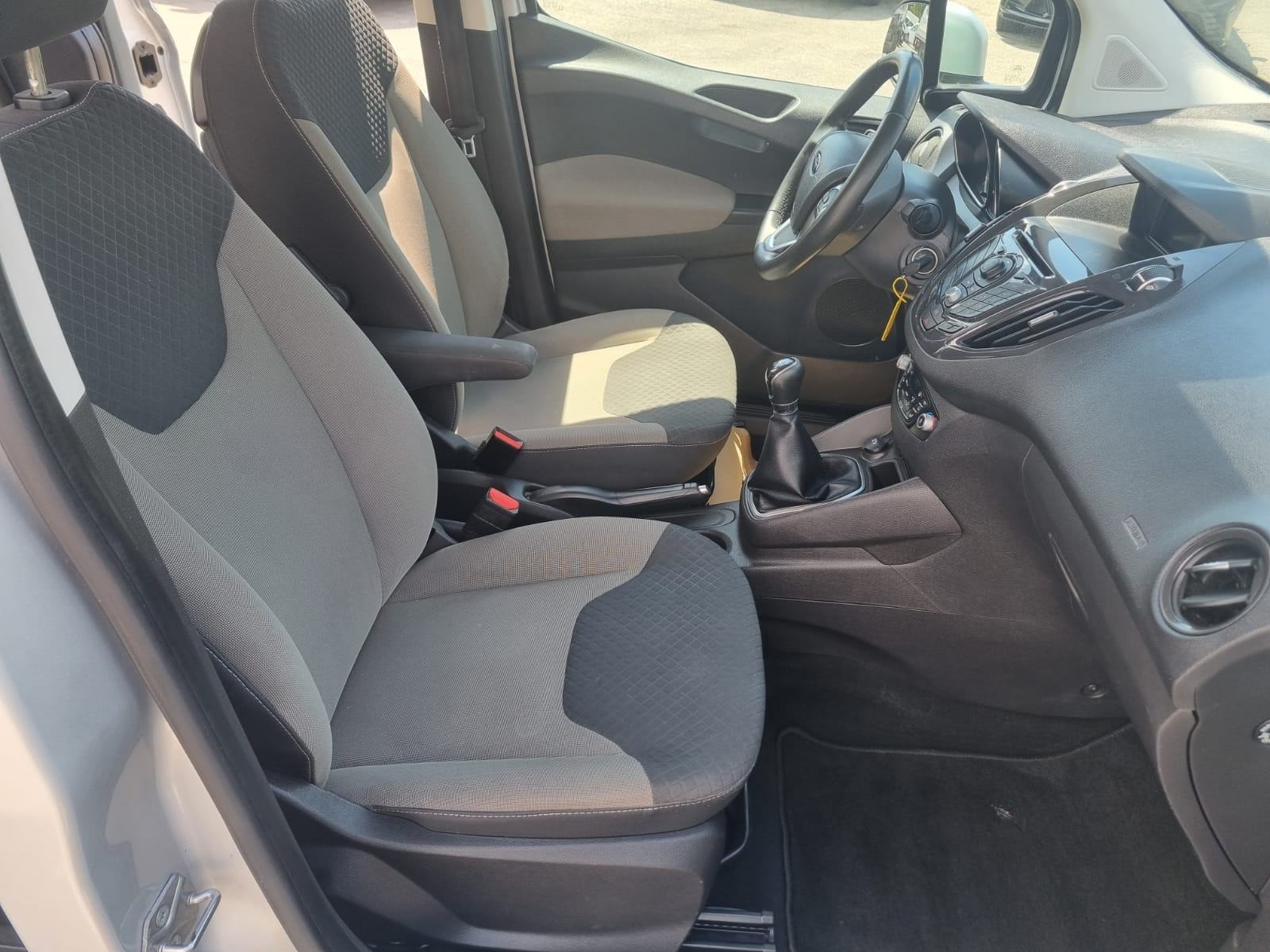Ford Tourneo Courier 1,0 EcoBoost, fotografija 13