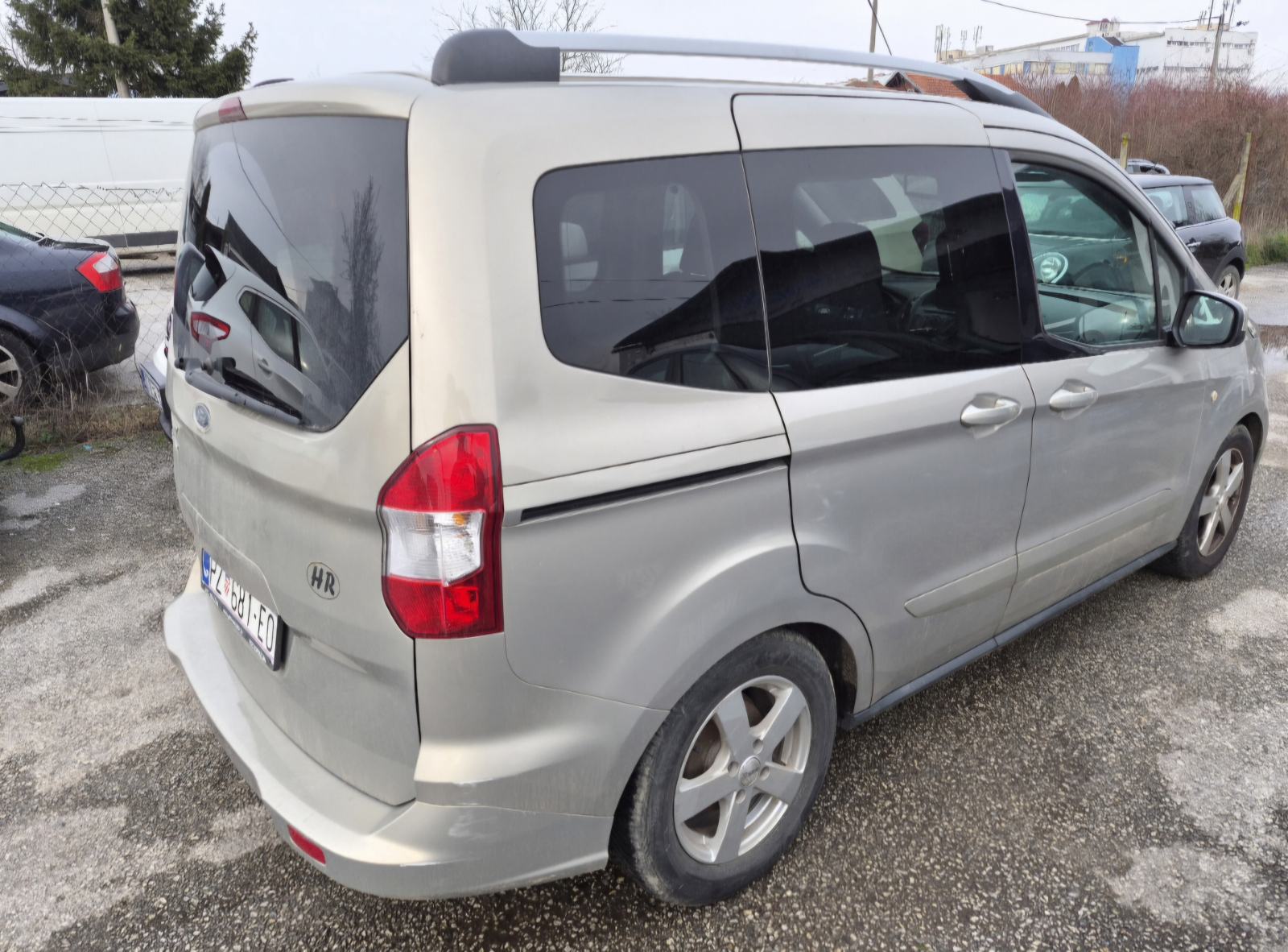 Ford Tourneo Courier 1.5 tdci , klima , kredit, fotografija 4