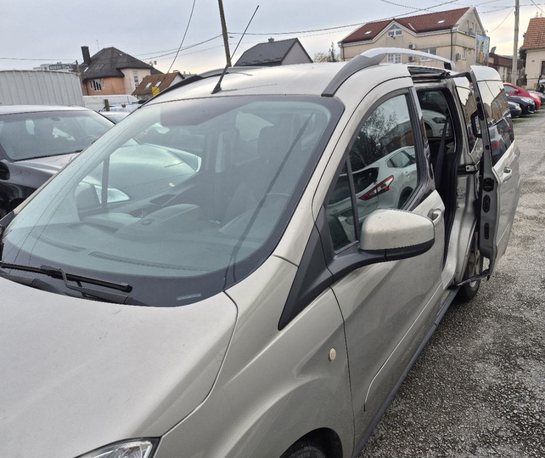 Ford Tourneo Courier 1.5 tdci , klima , kredit, fotografija 9