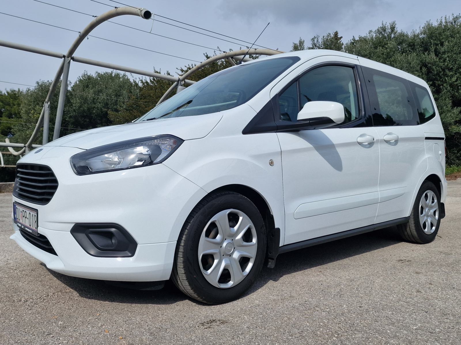 Ford Tourneo Courier 1,5 TDCi, fotografija 2