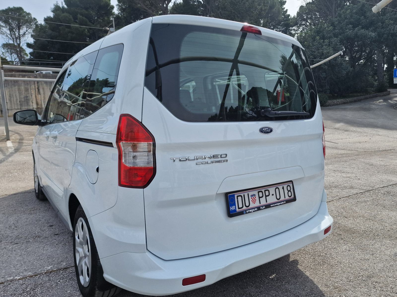 Ford Tourneo Courier 1,5 TDCi, fotografija 3