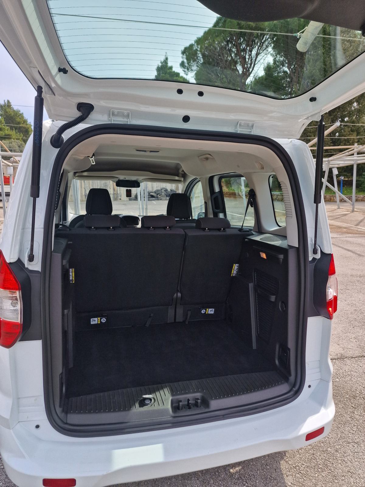 Ford Tourneo Courier 1,5 TDCi, fotografija 5