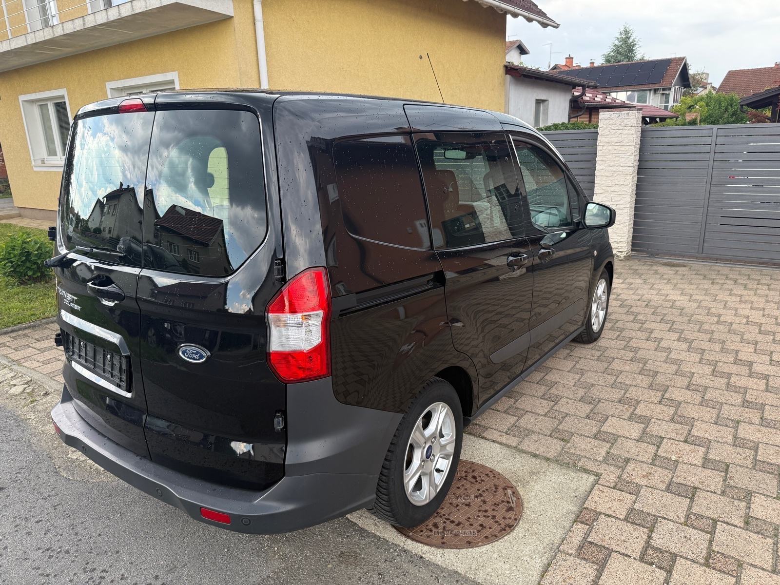 Ford Tourneo Courier 1,5 TDCi…reg.god.dana, fotografija 5