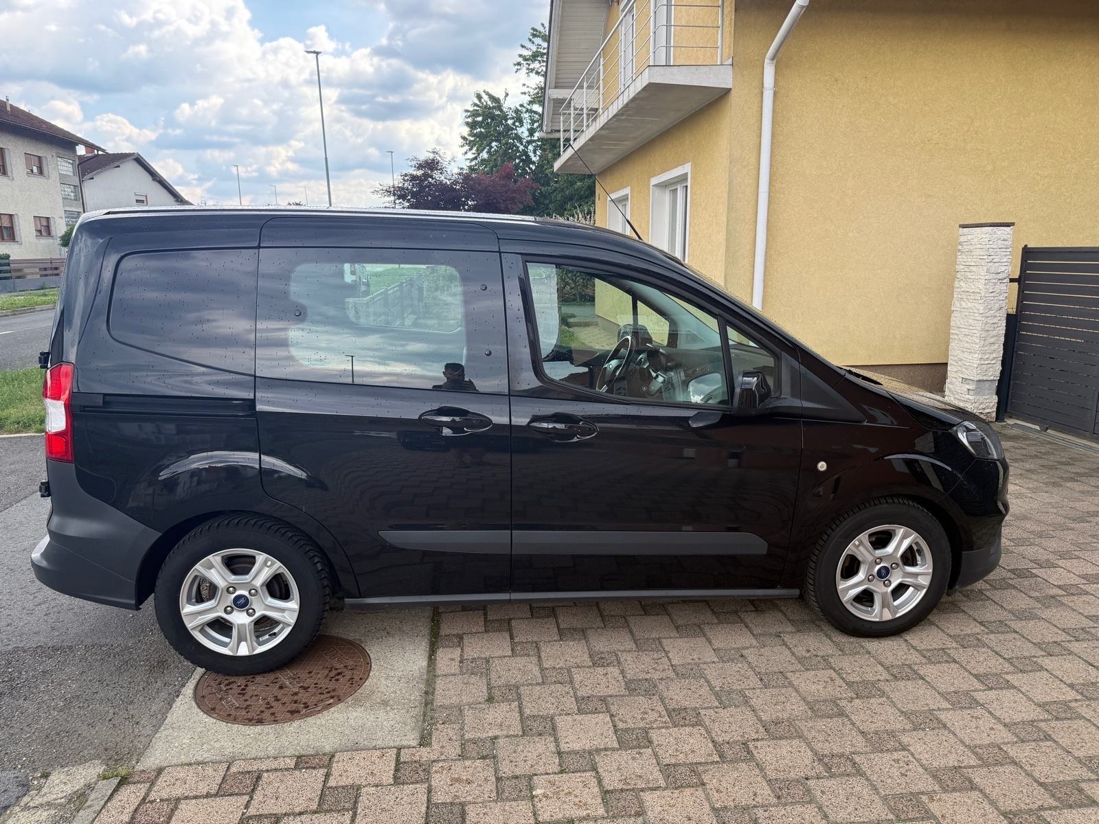 Ford Tourneo Courier 1,5 TDCi…reg.god.dana, fotografija 6