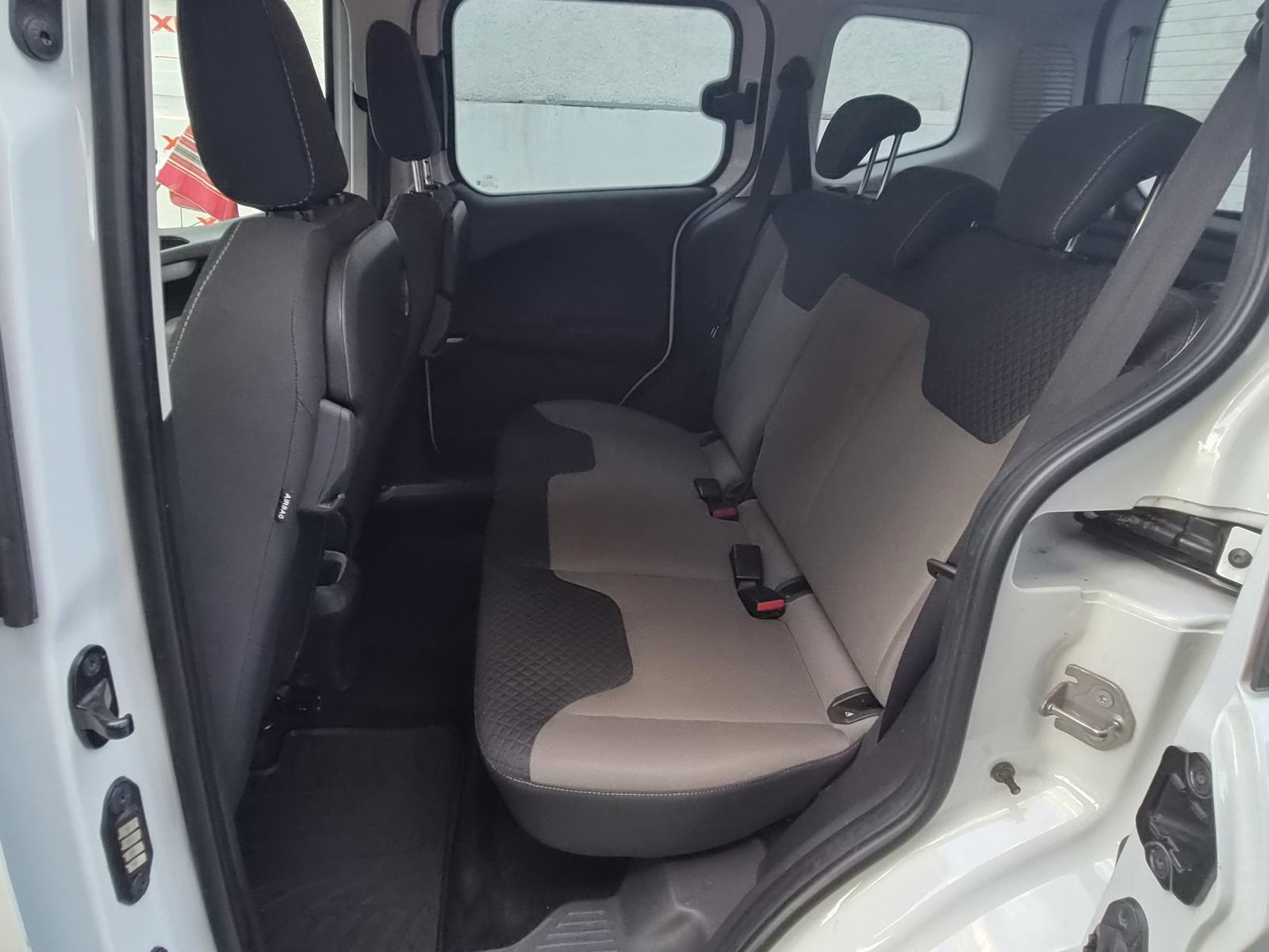 Ford Tourneo Courier 1,5 TDCi, fotografija 11