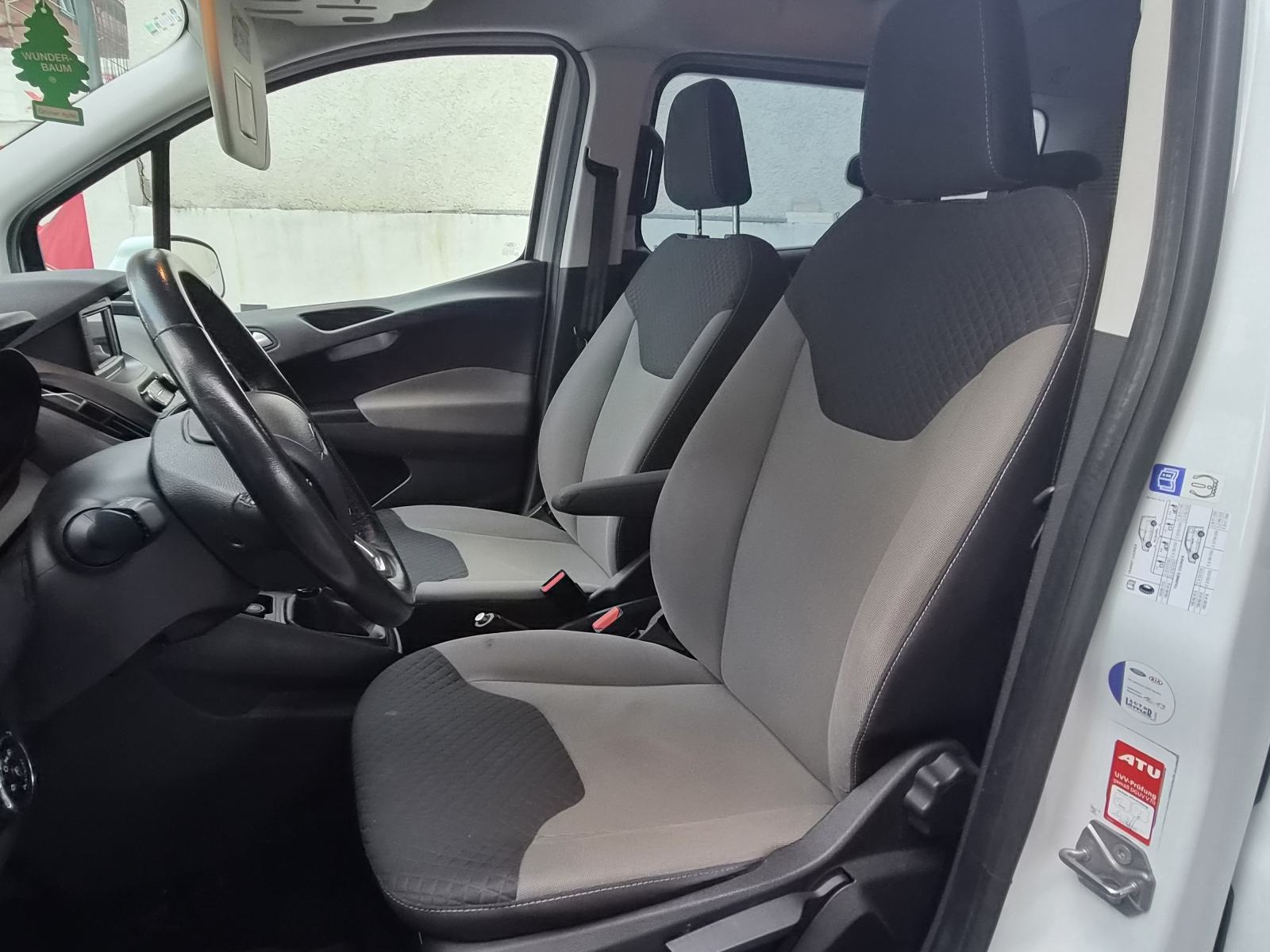 Ford Tourneo Courier 1,5 TDCi, fotografija 12