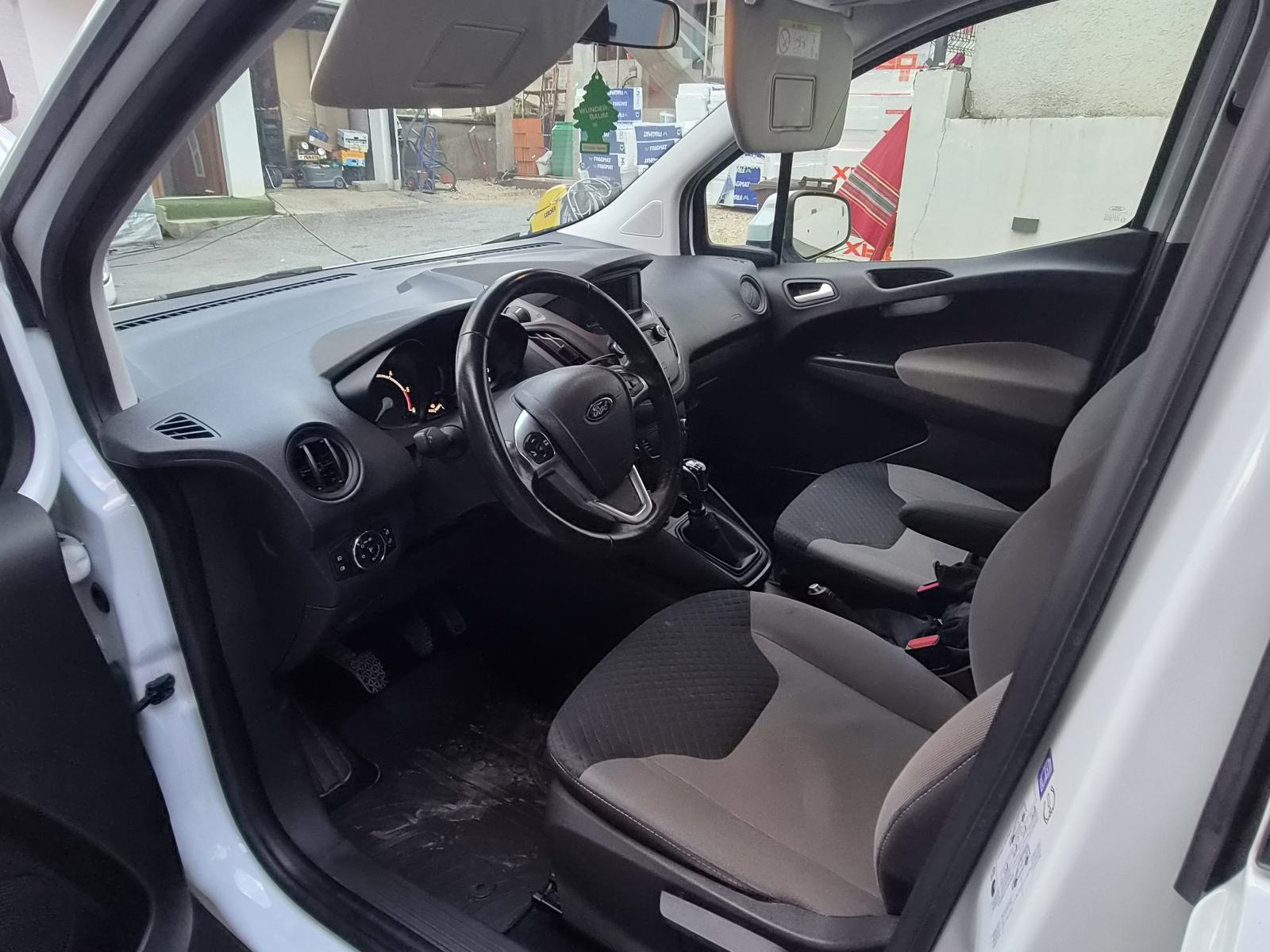 Ford Tourneo Courier 1,5 TDCi, fotografija 13