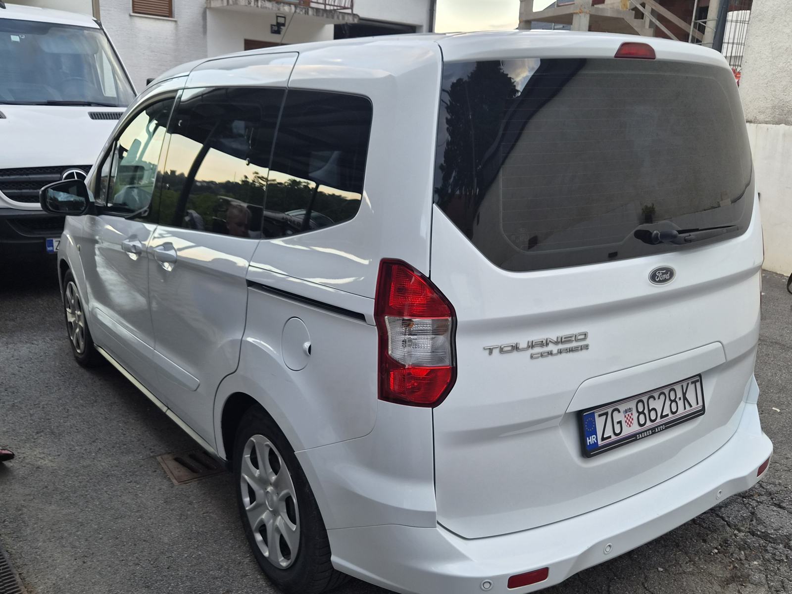 Ford Tourneo Courier 1,5 TDCi, fotografija 3