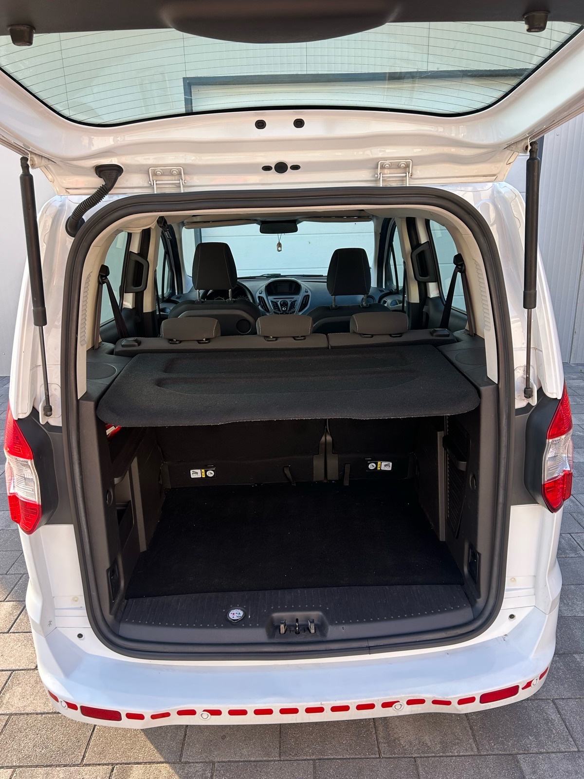 Ford Tourneo Courier 1,5 TDCi, fotografija 12