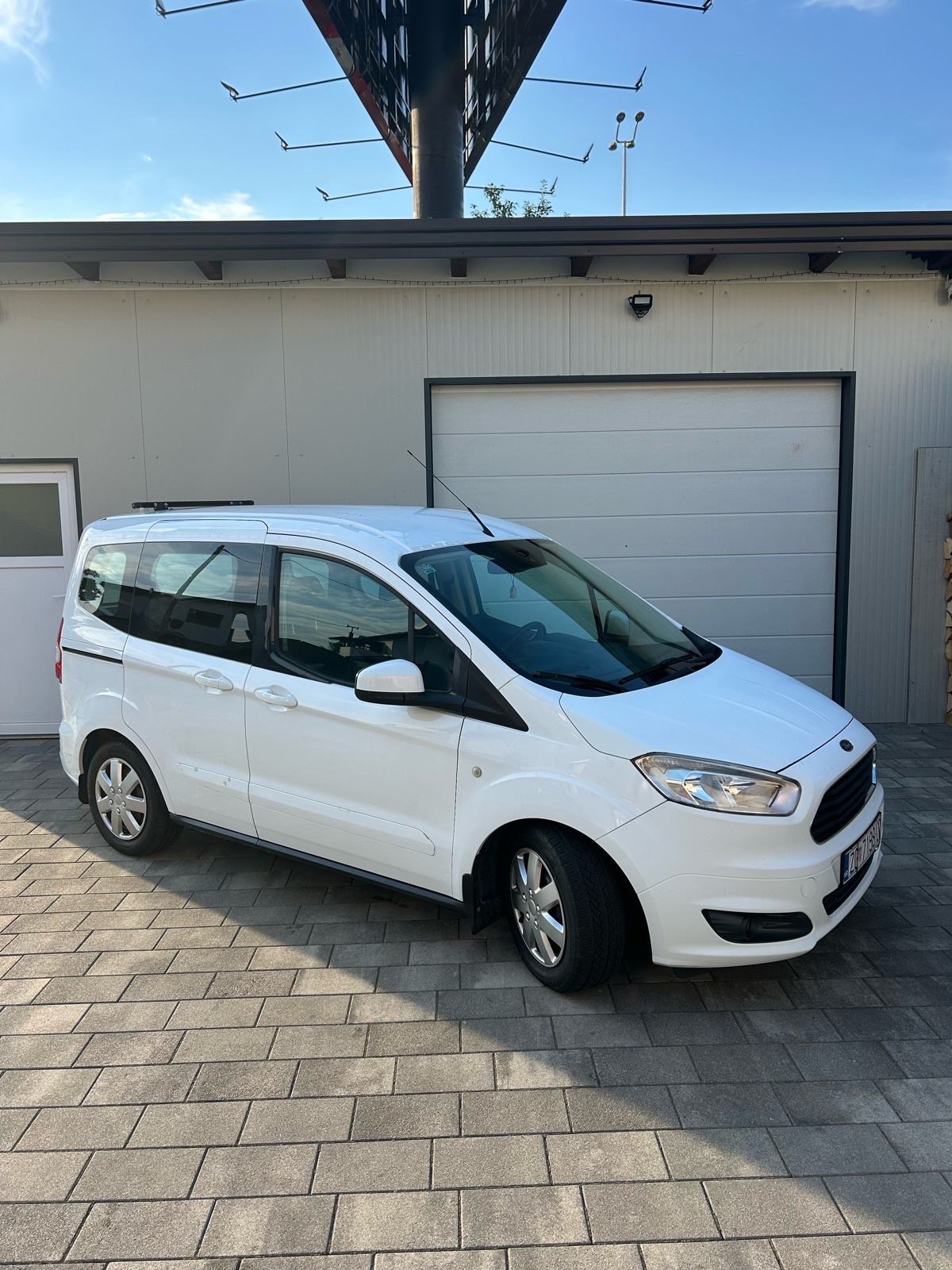 Ford Tourneo Courier 1,5 TDCi, fotografija 2