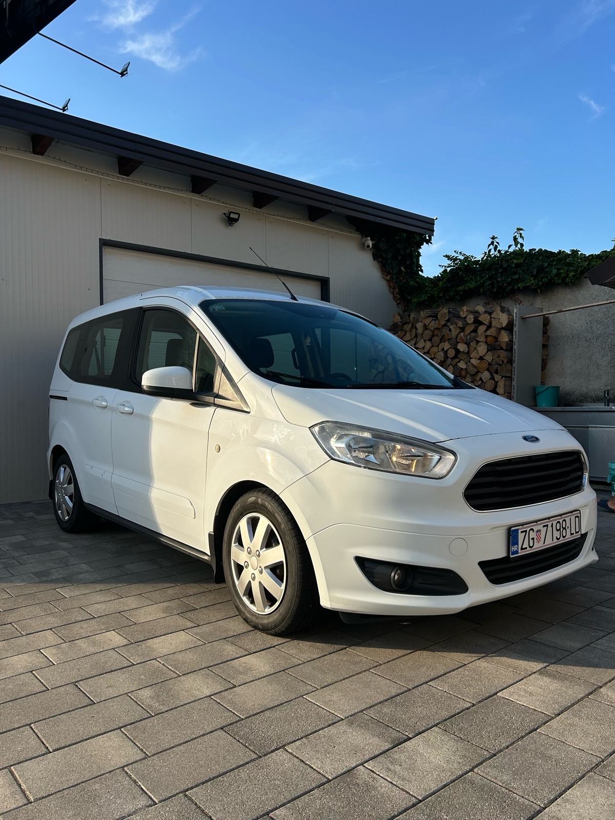 Ford Tourneo Courier 1,5 TDCi, fotografija 4