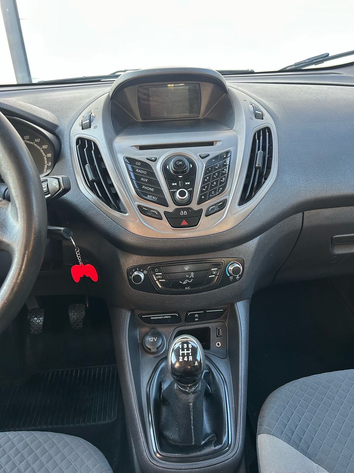 Ford Tourneo Courier 1,5 TDCi, fotografija 9