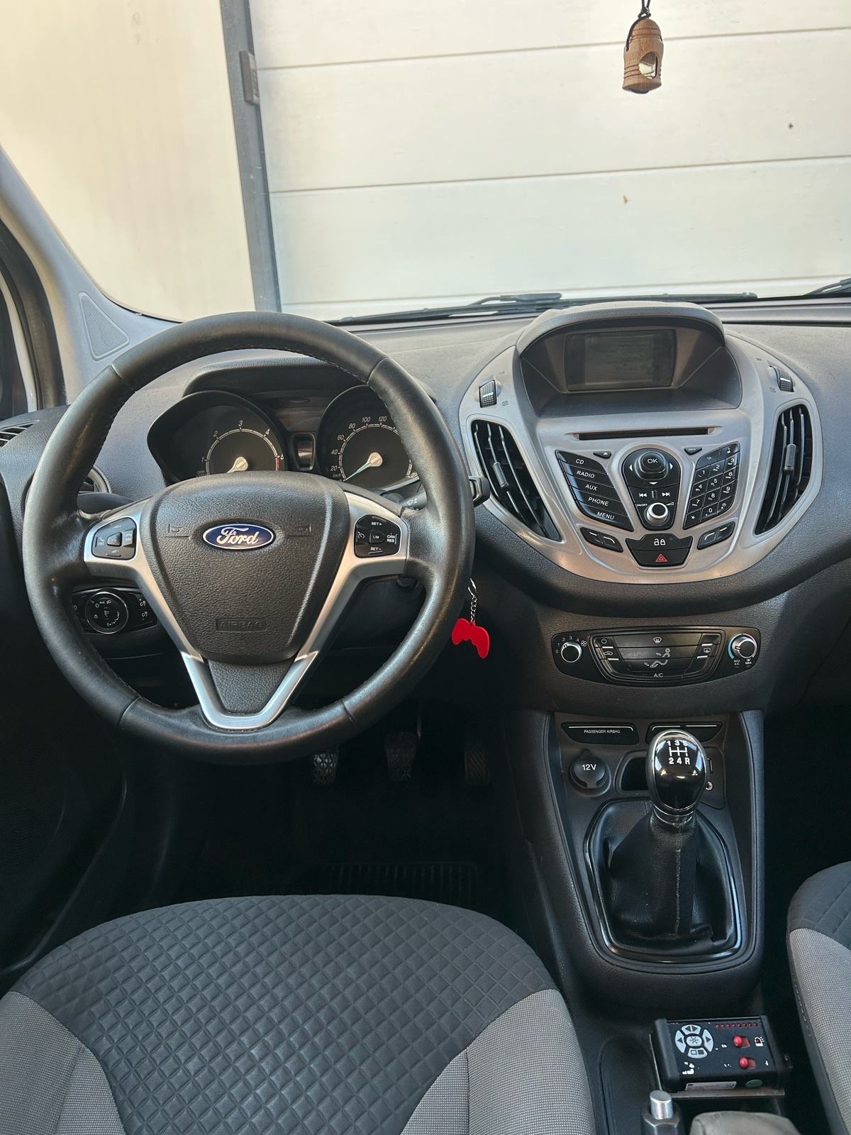 Ford Tourneo Courier 1,5 TDCi, fotografija 10