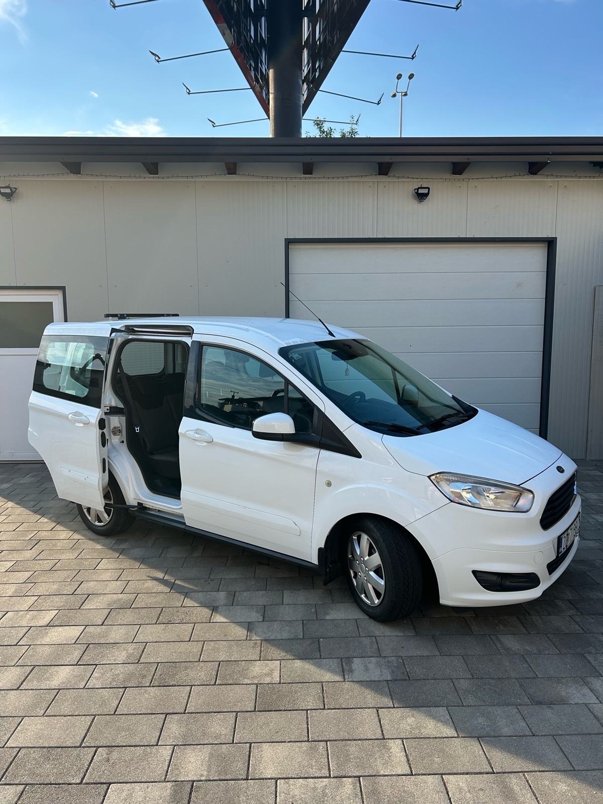 Ford Tourneo Courier 1,5 TDCi, fotografija 5