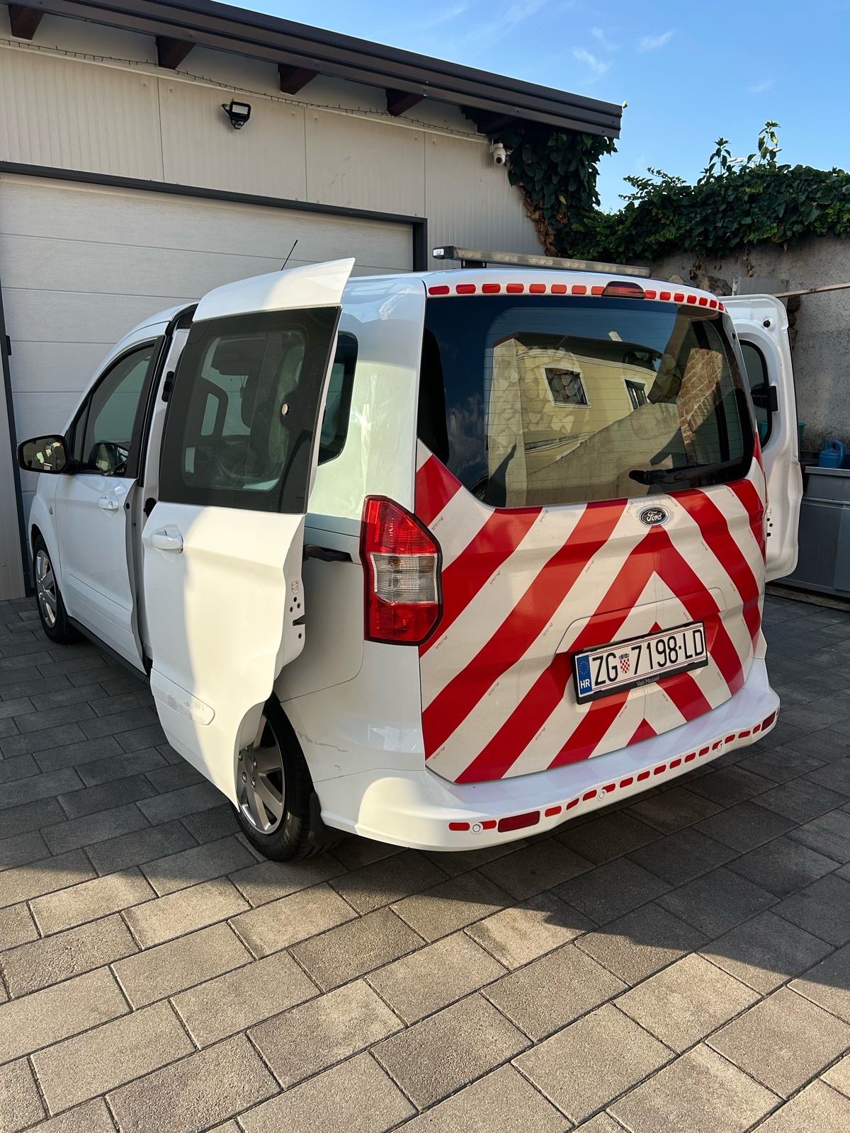 Ford Tourneo Courier 1,5 TDCi, fotografija 7