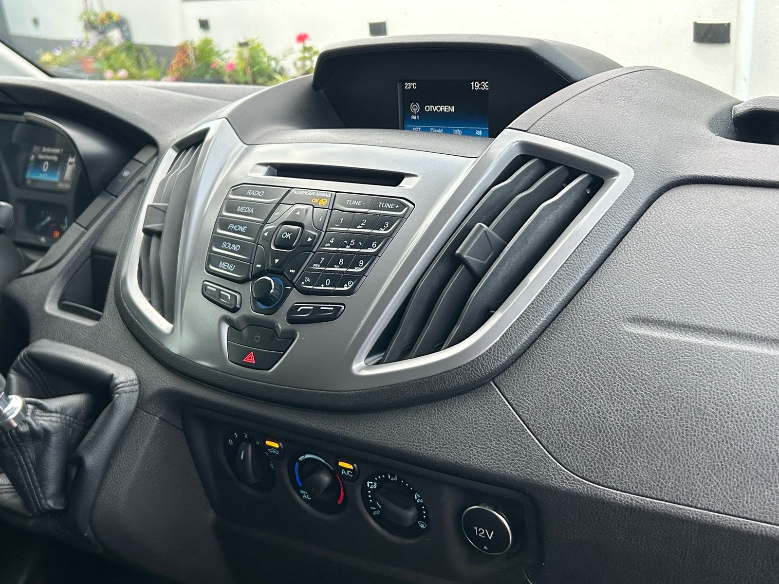 Ford Transit 2,0 TDCi 96KW.2018G.NOVI MODEL TOP STANJE BOGATA OPREMA, fotografija 12