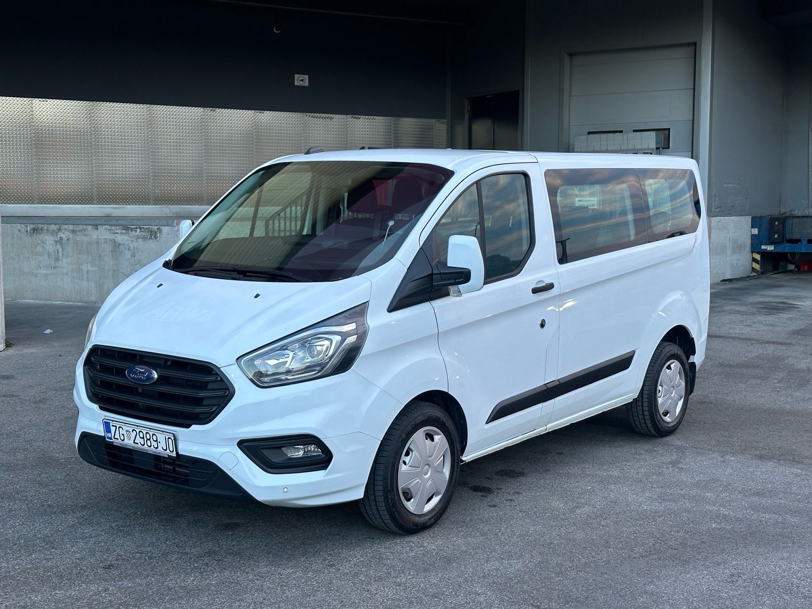 Ford Transit Custom 2,0 tdci, odlican, sjedala 8+1, ZAMJENA, fotografija 3