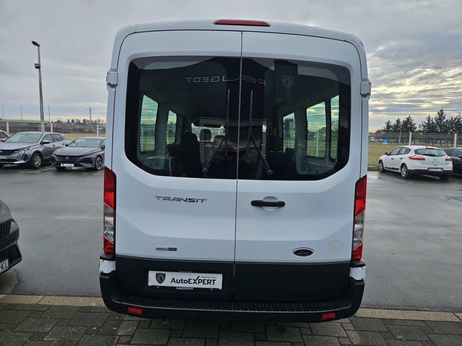 FORD TRANSIT 2,0 TDCi MHEV 130 KS, 9 SJEDALA,U PDV-u,ODLIČAN.PRILIKA, fotografija 6