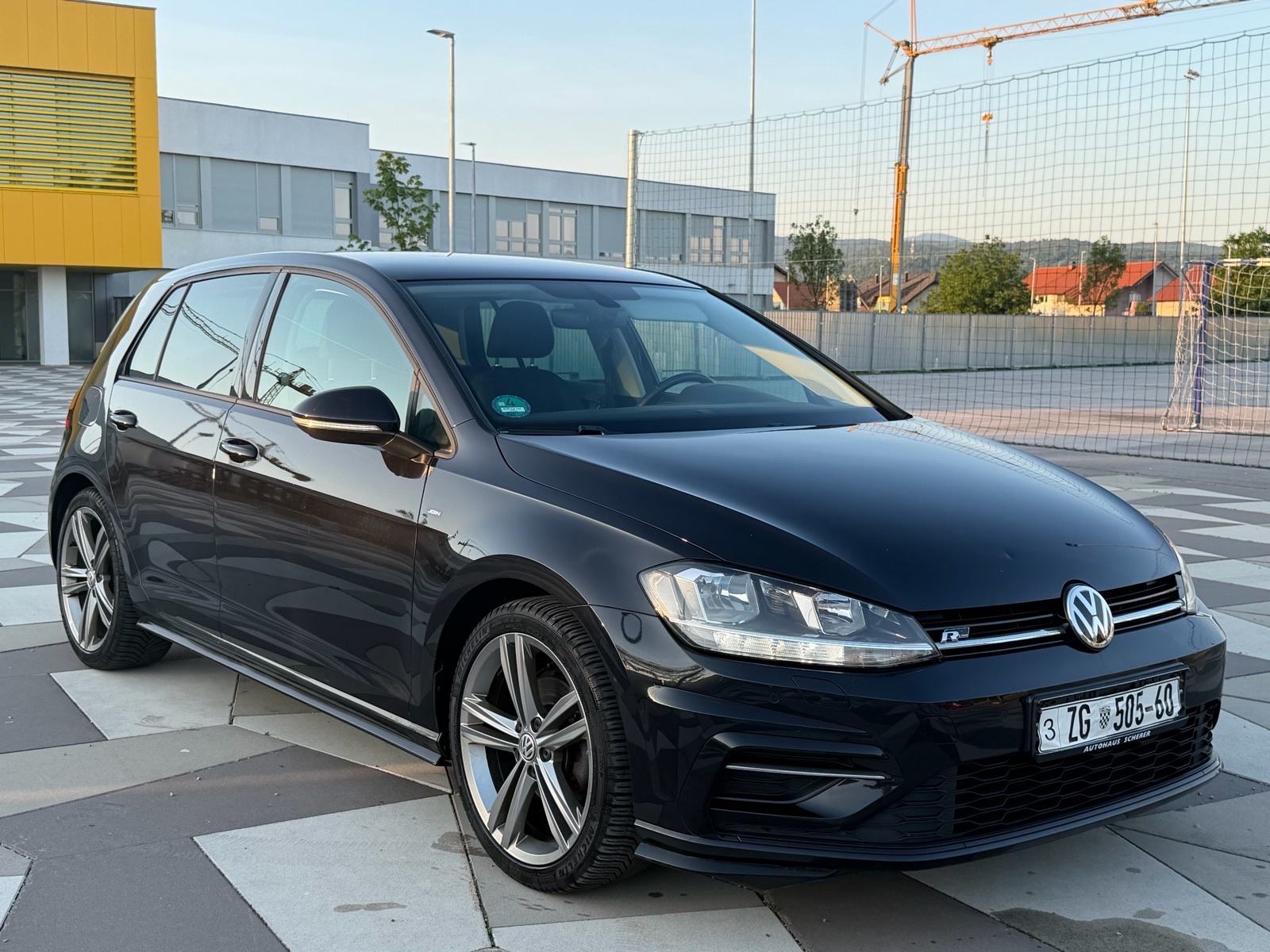 VW Golf 7.5 2.0 TDI R LINE - VIRTUAL, KAMERA, VELIKI + M SERVIS, RADAR, fotografija 2