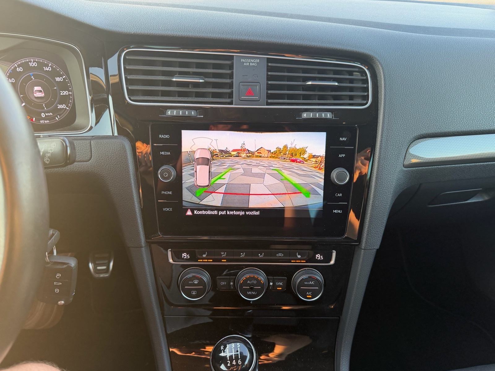VW Golf 7.5 2.0 TDI R LINE - VIRTUAL, KAMERA, VELIKI + M SERVIS, RADAR, fotografija 12