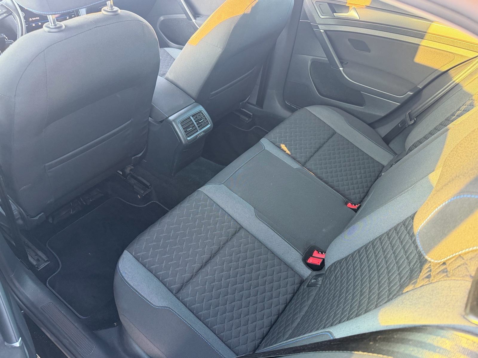 VW Golf 7.5 2.0 TDI R LINE - VIRTUAL, KAMERA, VELIKI + M SERVIS, RADAR, fotografija 17