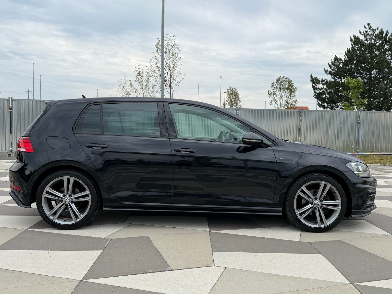 VW Golf 7.5 2.0 TDI R LINE - VIRTUAL, KAMERA, VELIKI + M SERVIS, RADAR, fotografija 7