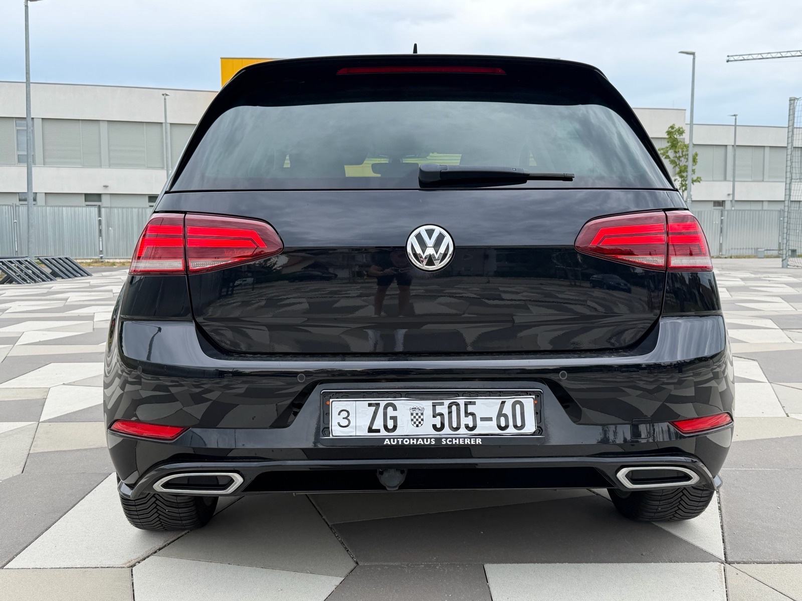 VW Golf 7.5 2.0 TDI R LINE - VIRTUAL, KAMERA, VELIKI + M SERVIS, RADAR, fotografija 6
