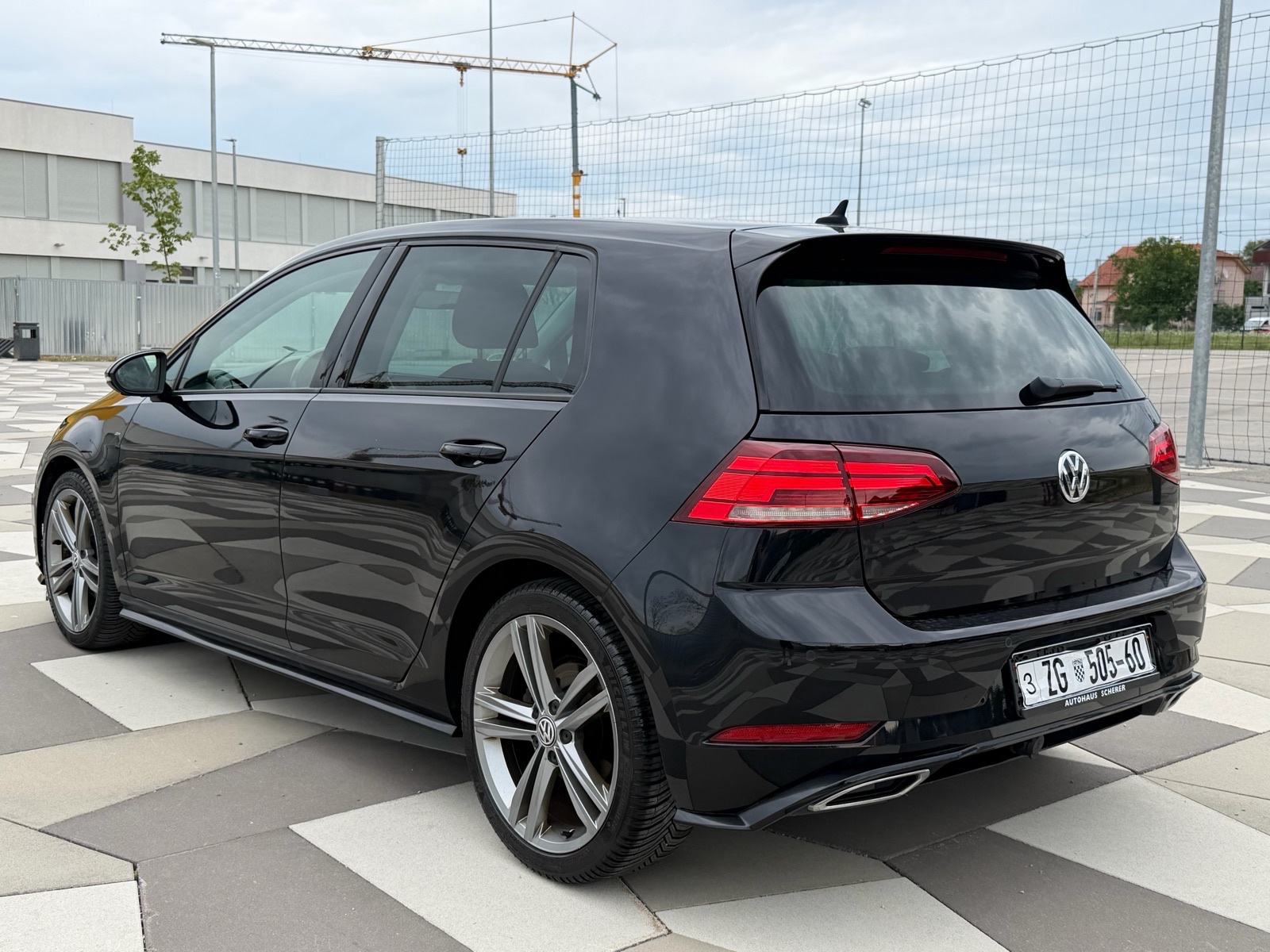 VW Golf 7.5 2.0 TDI R LINE - VIRTUAL, KAMERA, VELIKI + M SERVIS, RADAR, fotografija 5