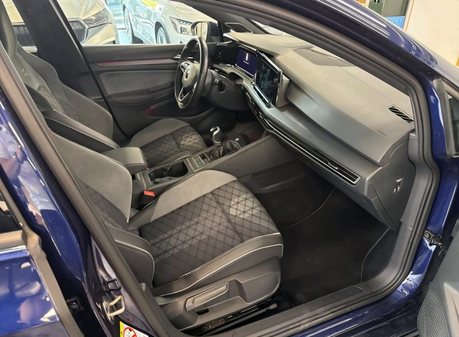 Golf 8 1,5 TSI - 88.000 km❗️3 x R-Line❗️IQ.LIGHTS - H&K ● JAMSTVO, fotografija 7