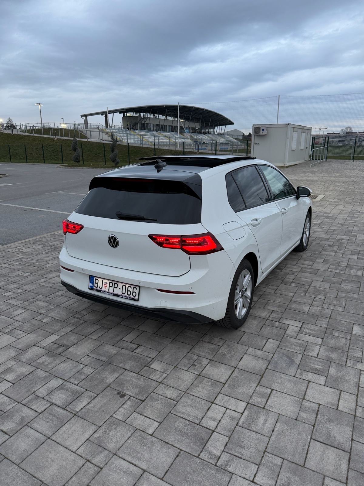 Golf 8 2022 Panorama 2.0tdi 150ks, IQ Lihts, Matrix-xeno-led., fotografija 3