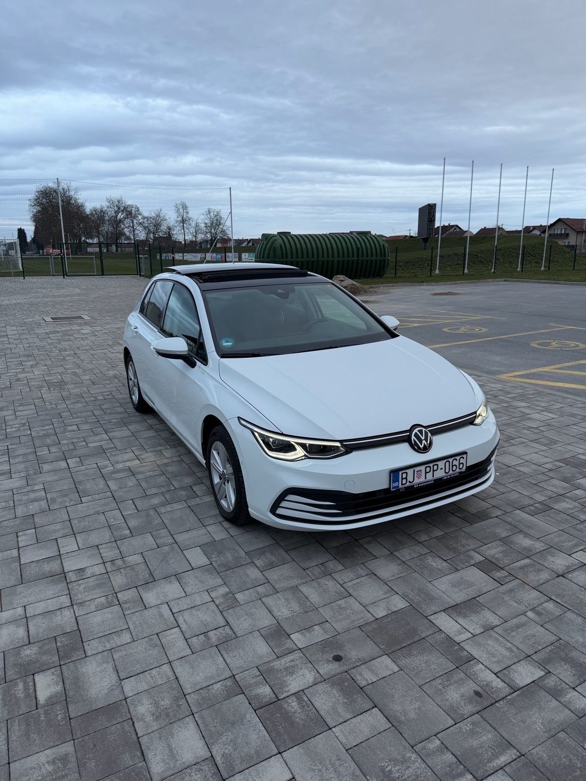 Golf 8 2022 Panorama 2.0tdi 150ks, IQ Lihts, Matrix-xeno-led., fotografija 10