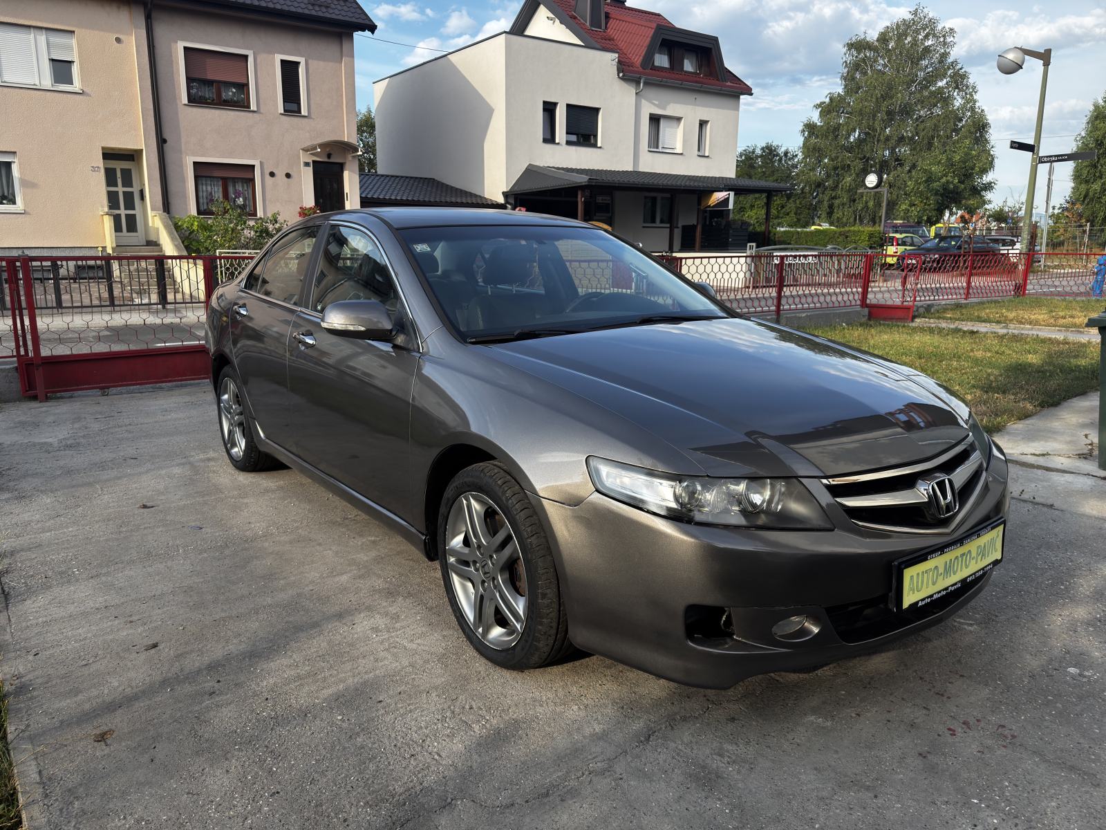 Honda Accord 2,2, 1 vlasnik, HR auto, servisna knjiga, fotografija 3