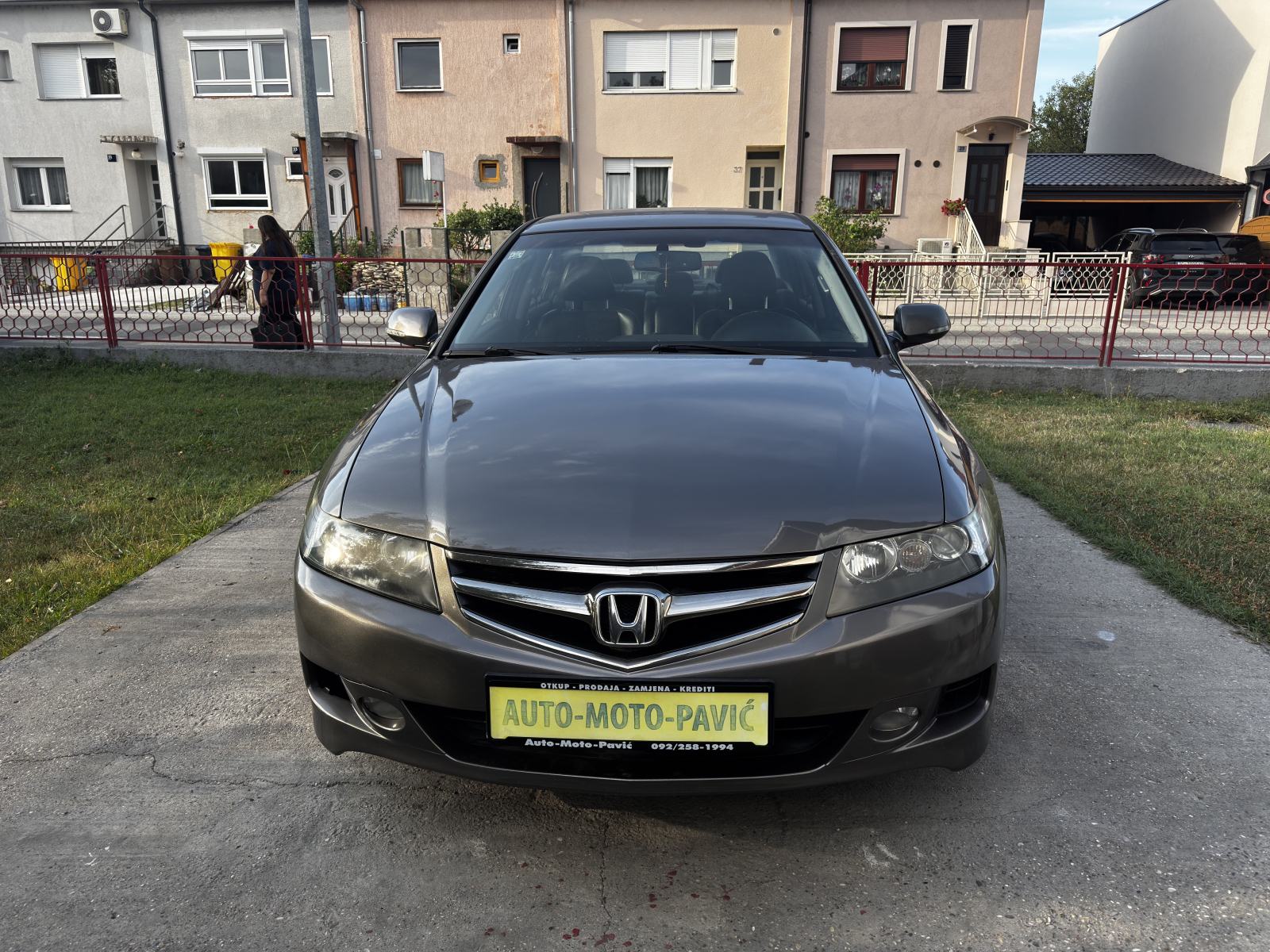 Honda Accord 2,2, 1 vlasnik, HR auto, servisna knjiga, fotografija 2