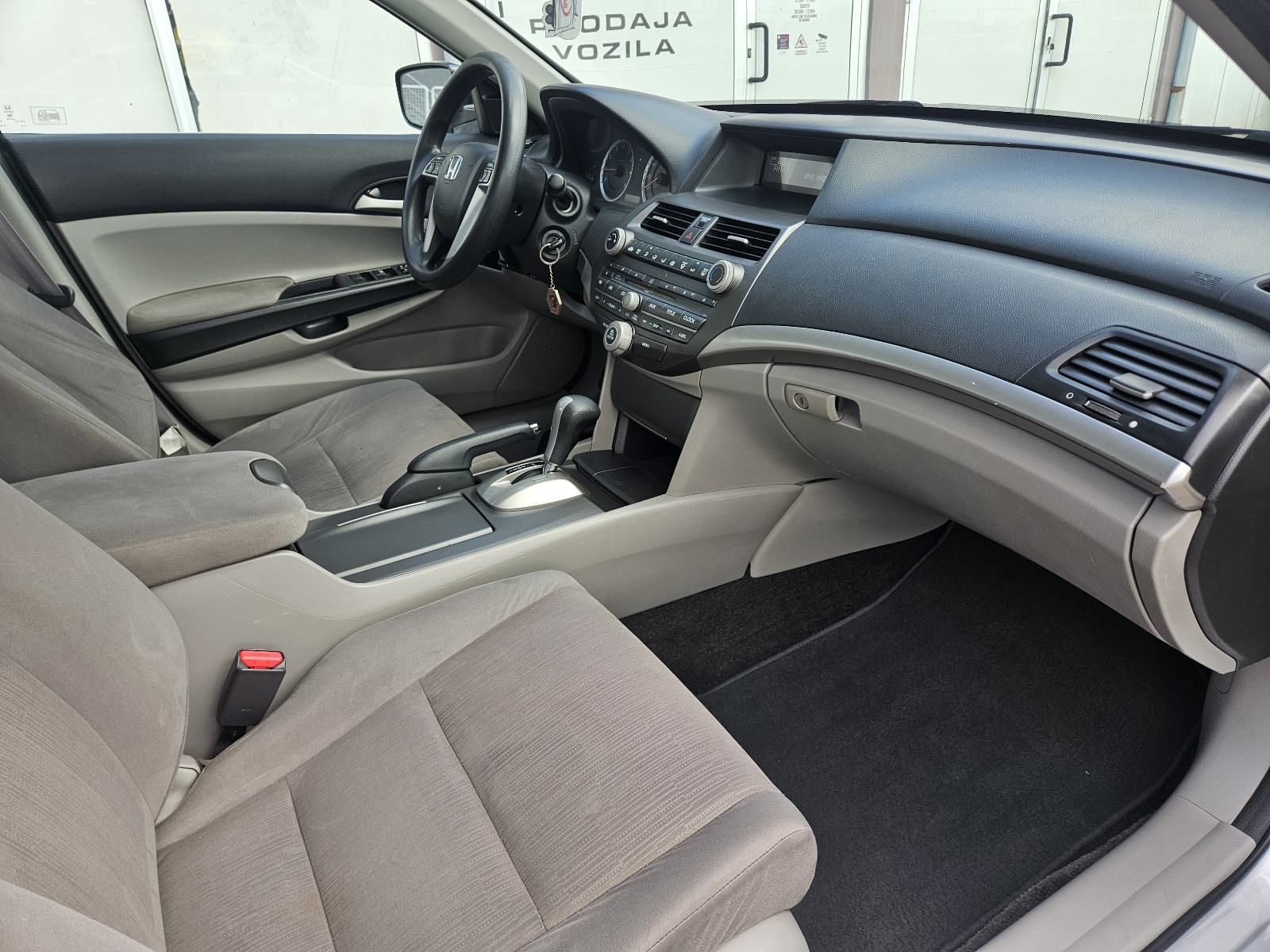 Honda Accord 2,4 automatik, fotografija 16