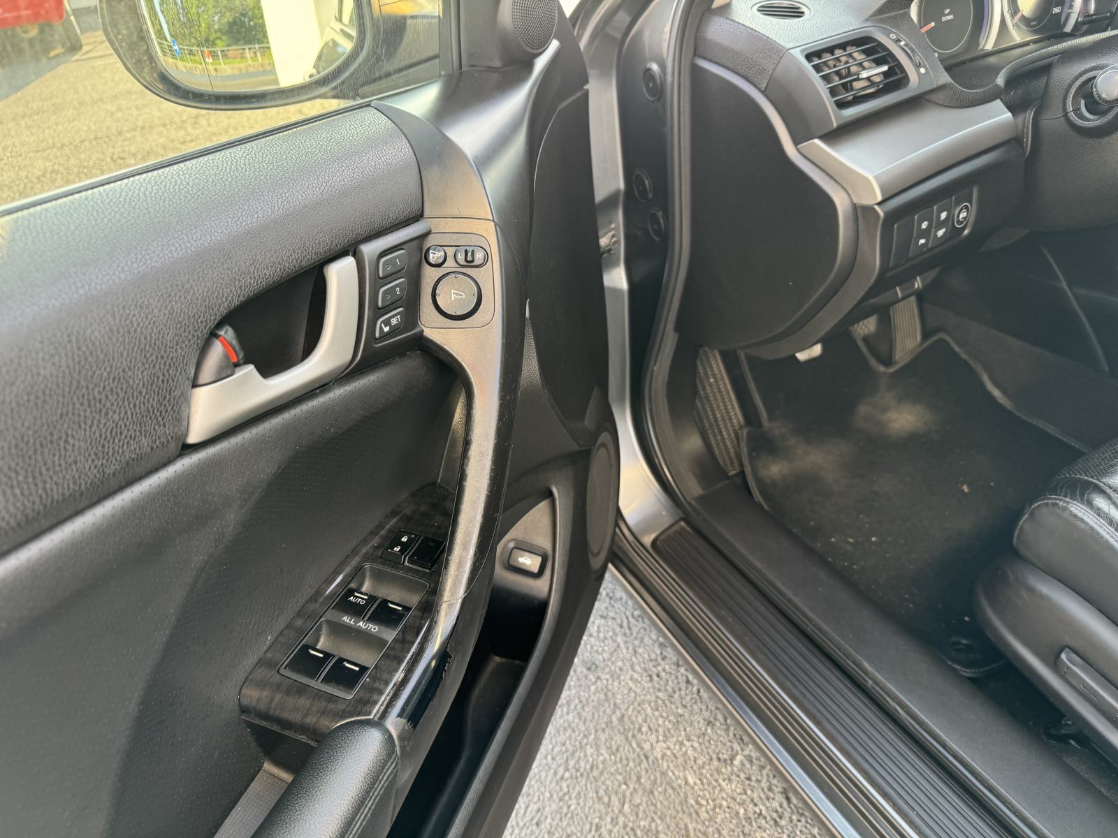 Honda Accord 2,4 i VTEC Executive + LPG, registrirana. godinu dana, fotografija 19
