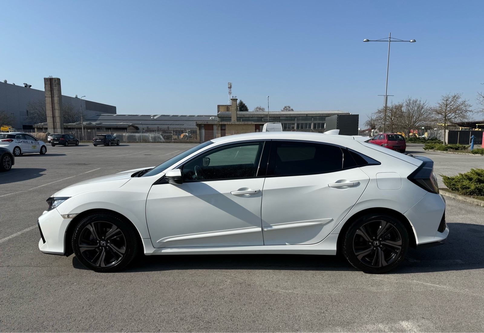 Honda Civic 1,0T AUTOMATIK, NAV, SERVISNA, LEASING RATA 303€,REG:03/27, fotografija 4