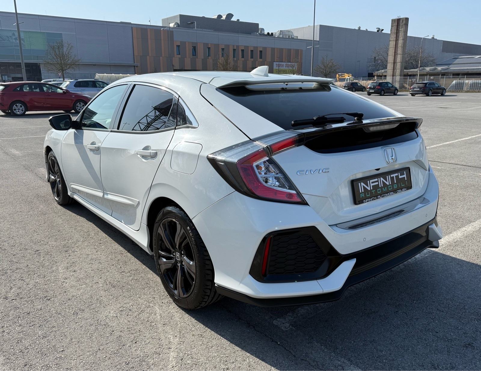 Honda Civic 1,0T AUTOMATIK, NAV, SERVISNA, LEASING RATA 303€,REG:03/27, fotografija 5