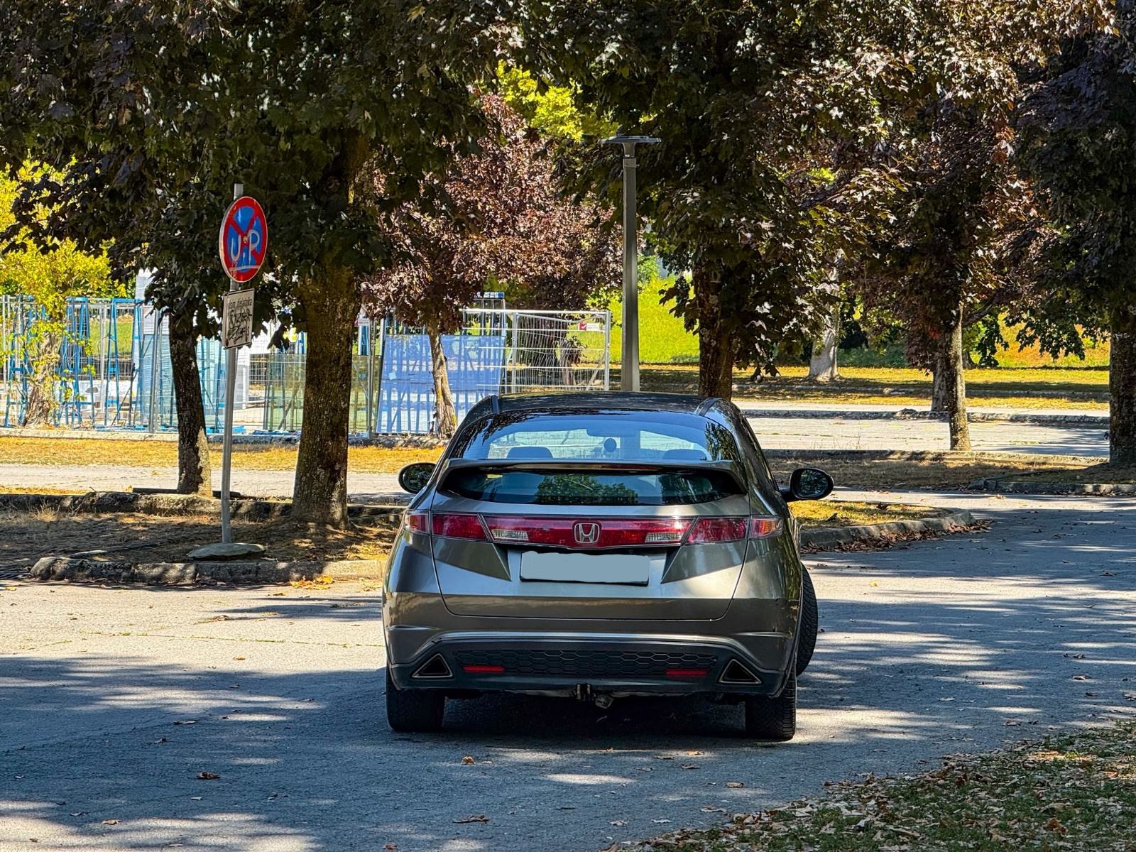Honda Civic 1.8 plin reg 8/2027, fotografija 3