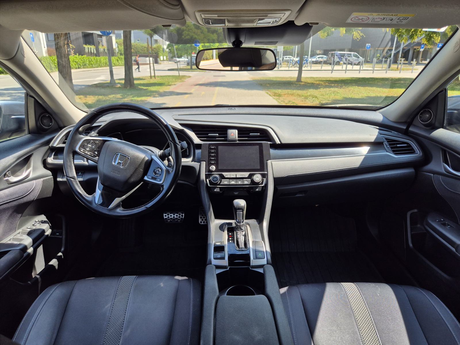 Honda Civic Sedan 1.5 VTEC Turbo, fotografija 3