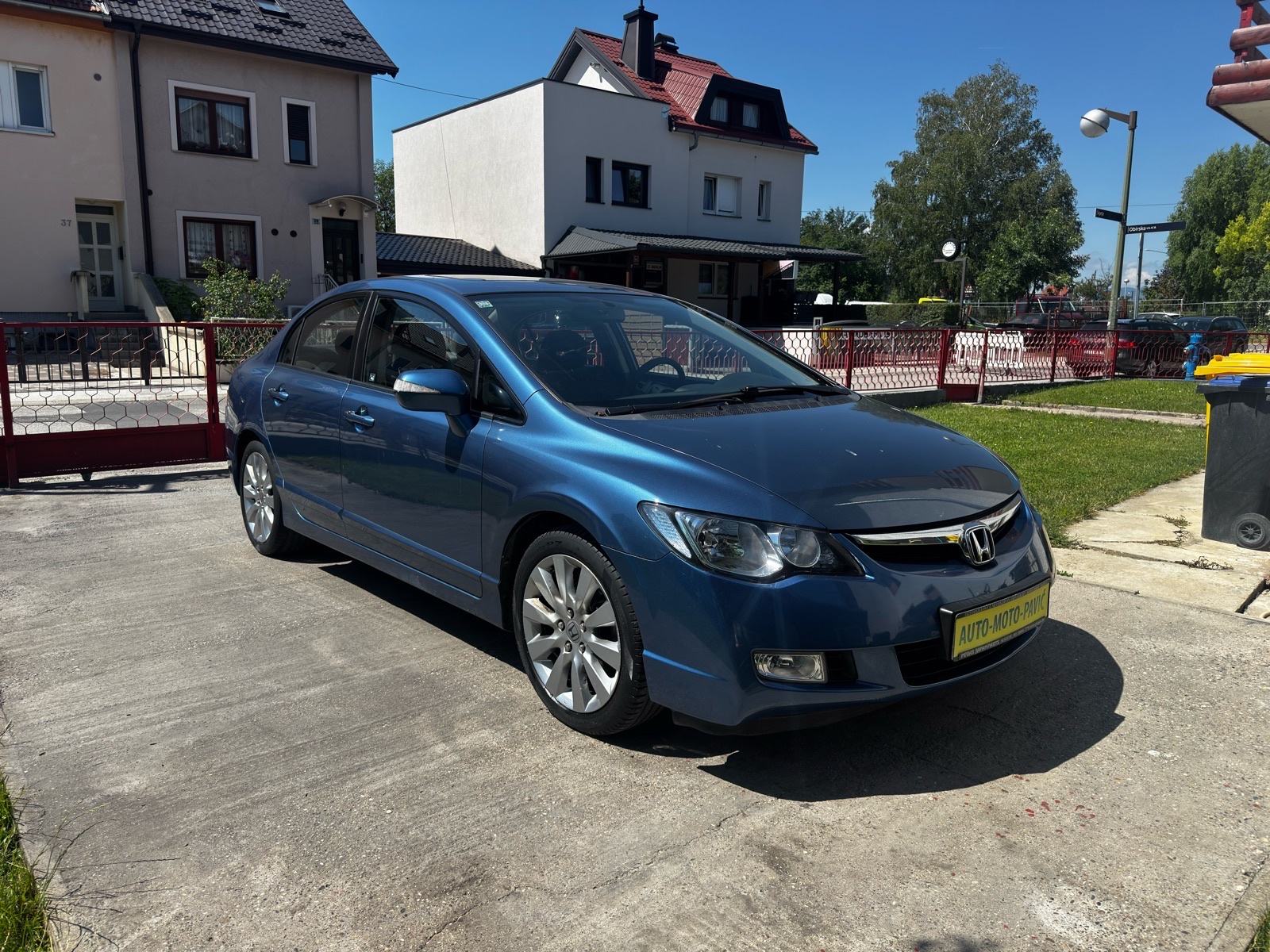 Honda Civic Sedan 1.8i automatik, fotografija 3