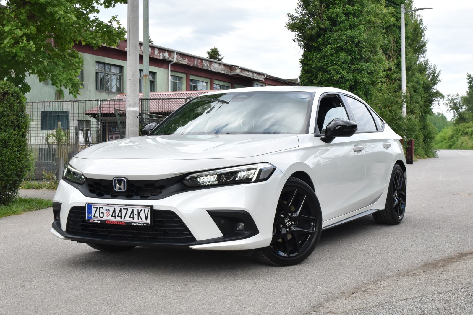 Honda Civic SPORT eHEV, HR auto, star 6 mj, fotografija 13